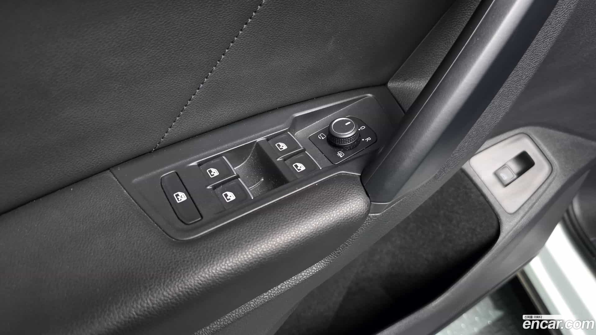 Tiguan Volkswagen 2023.9-OPTION-040