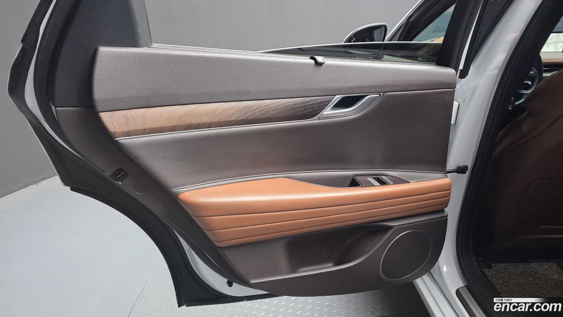 G80 Genesis 2021.3-INNER-035