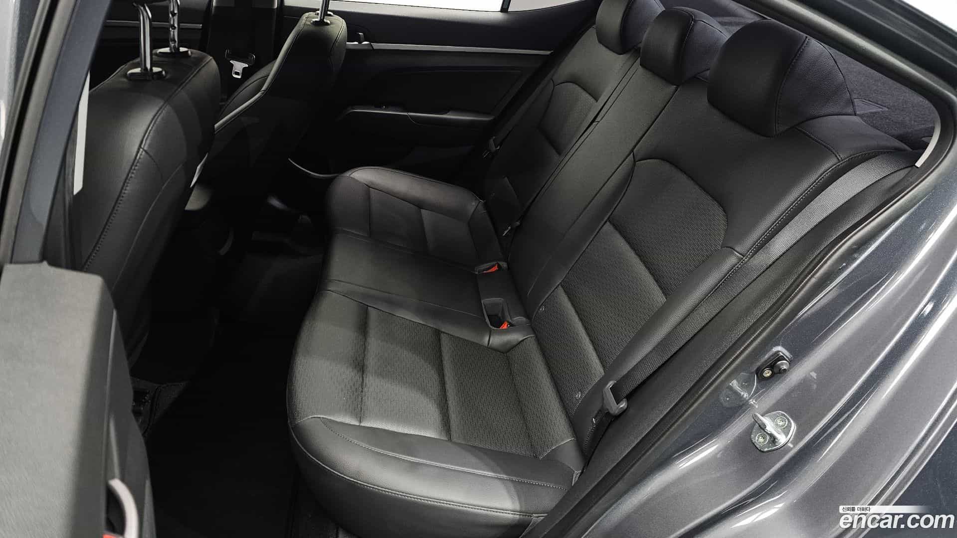 AVANTE Hyundai 2019.7-OPTION-015