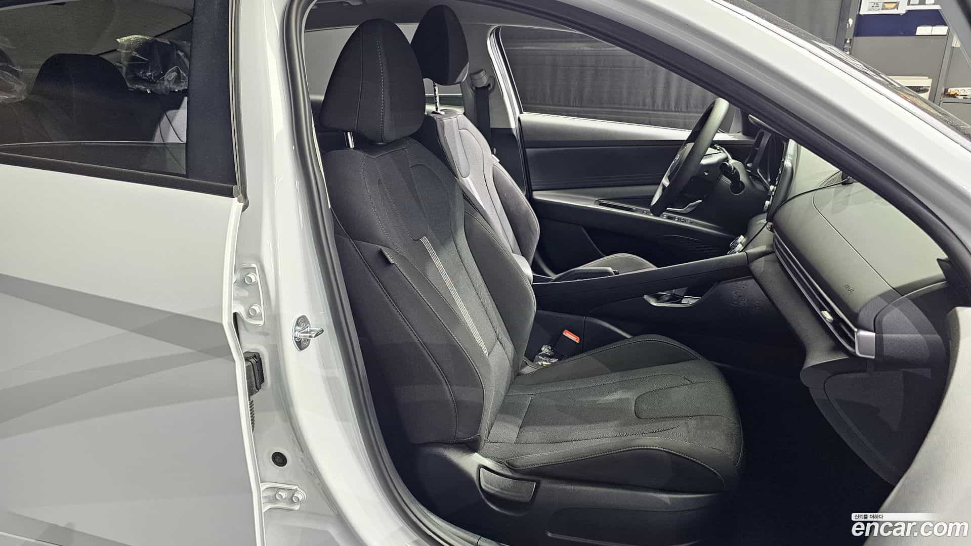 AVANTE Hyundai 2022.0-INNER-036