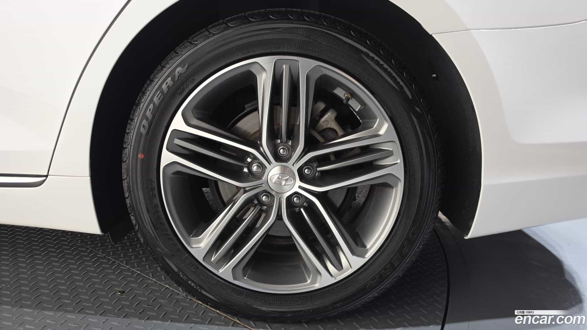 Grandeur Hyundai 2018.0-OUTER-031