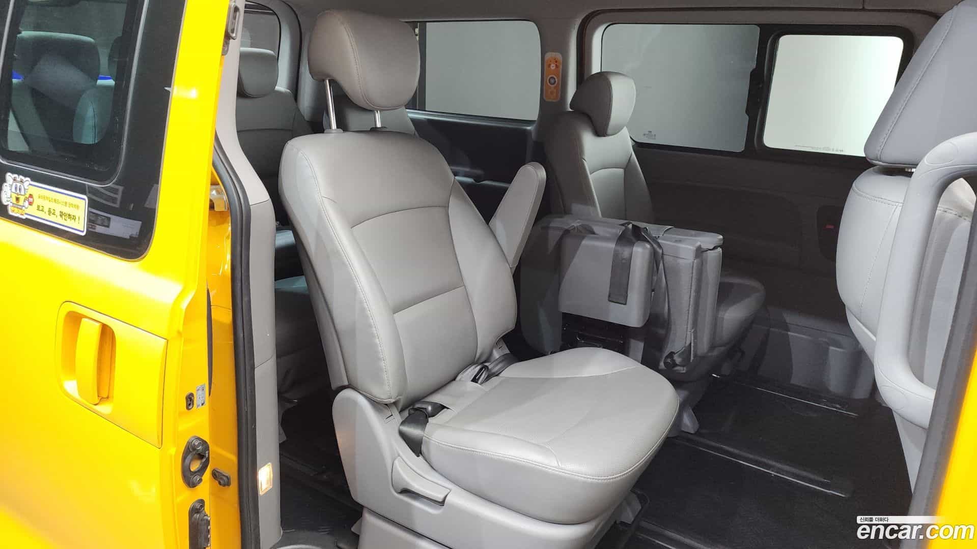 Starex Hyundai 2018.6-OPTION-015