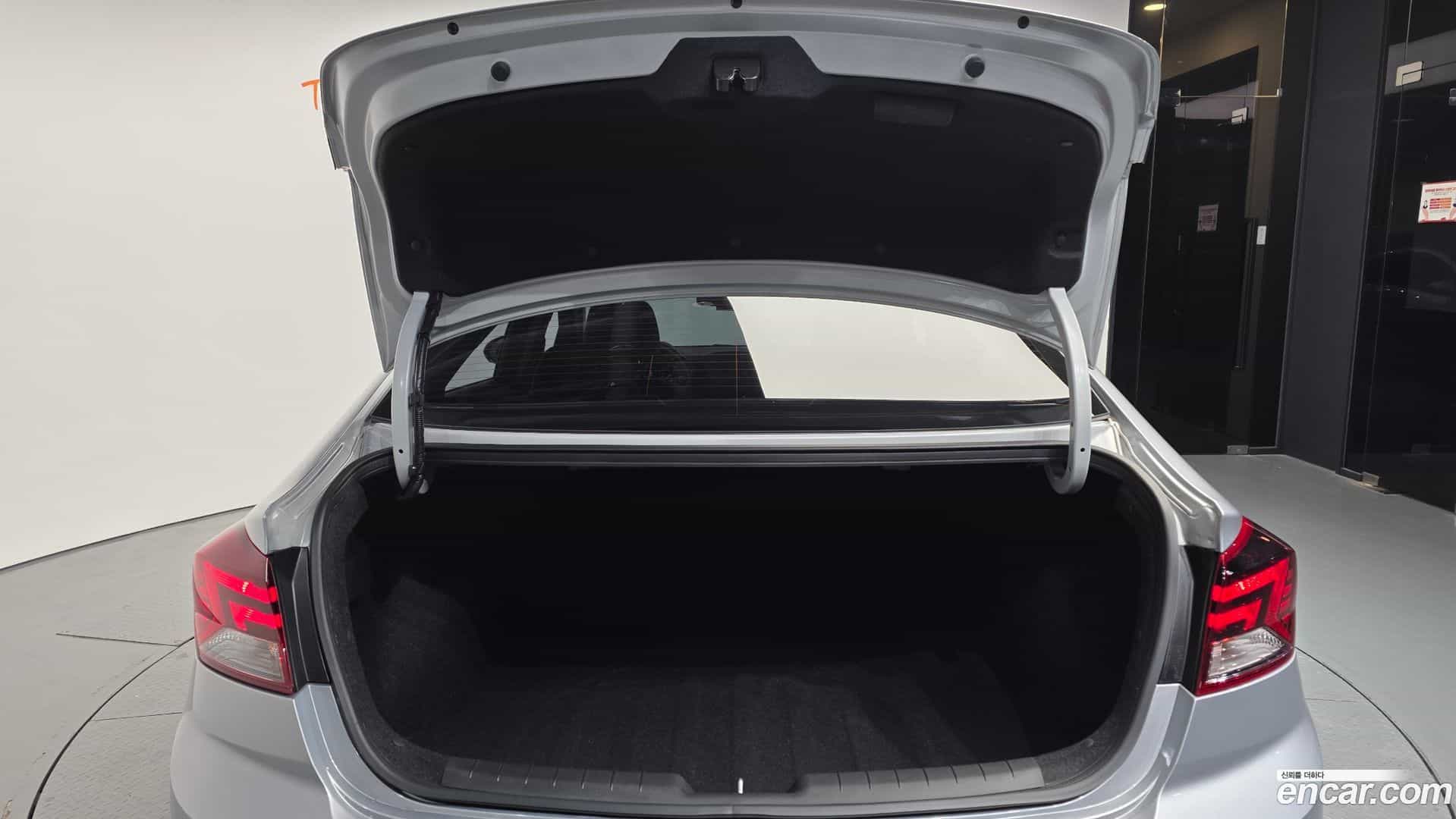 AVANTE Hyundai 2019.9-OPTION-024