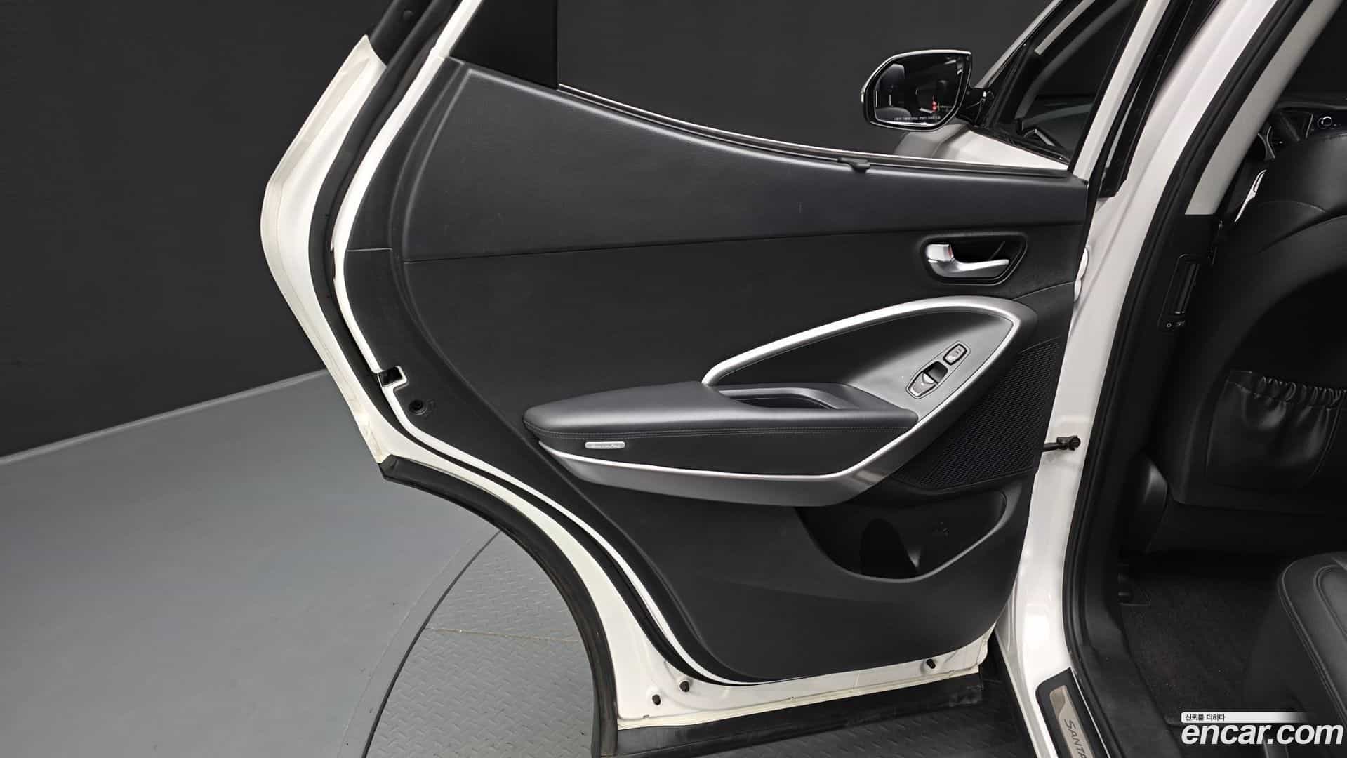 Santafe Hyundai 2014.2-INNER-035