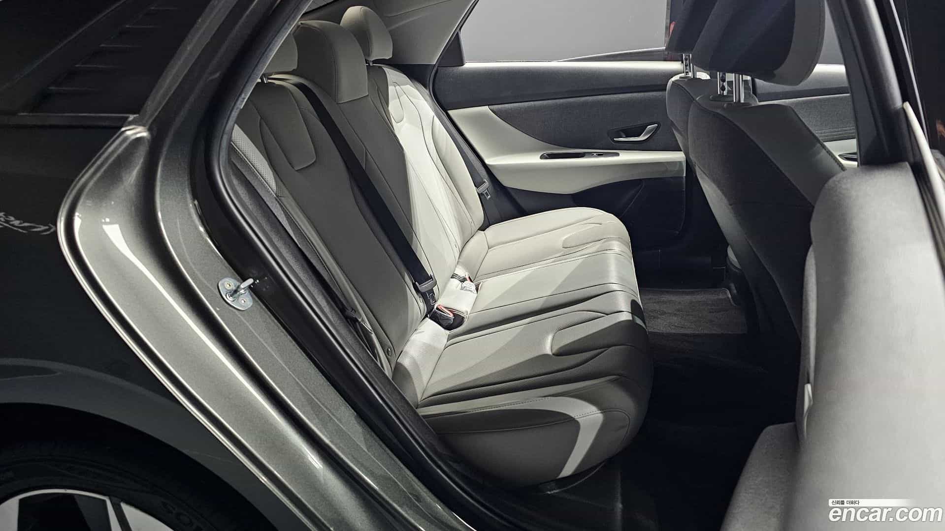 AVANTE Hyundai 2021.2-OPTION-016