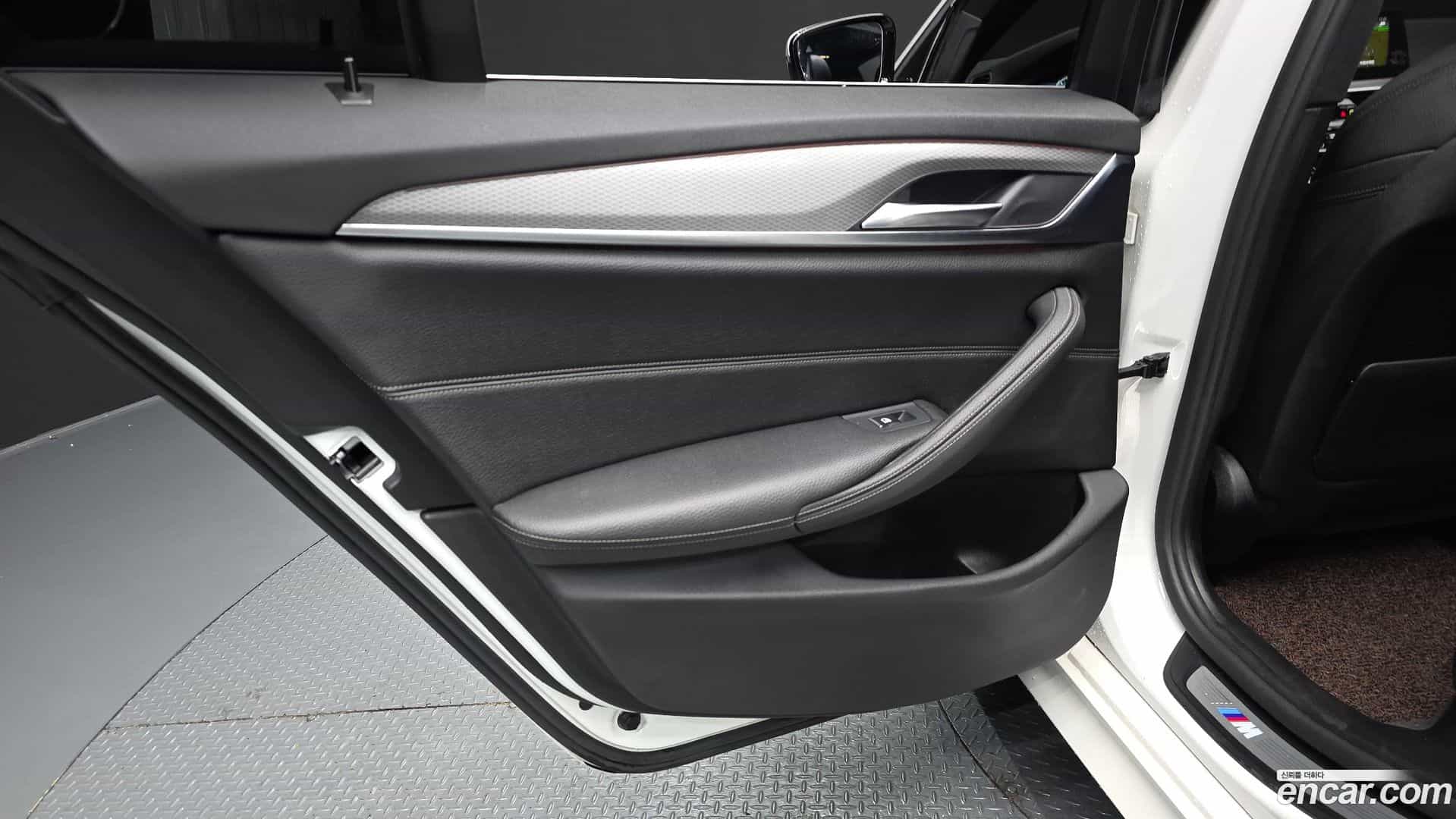 5-Series BMW 2018.0-INNER-035