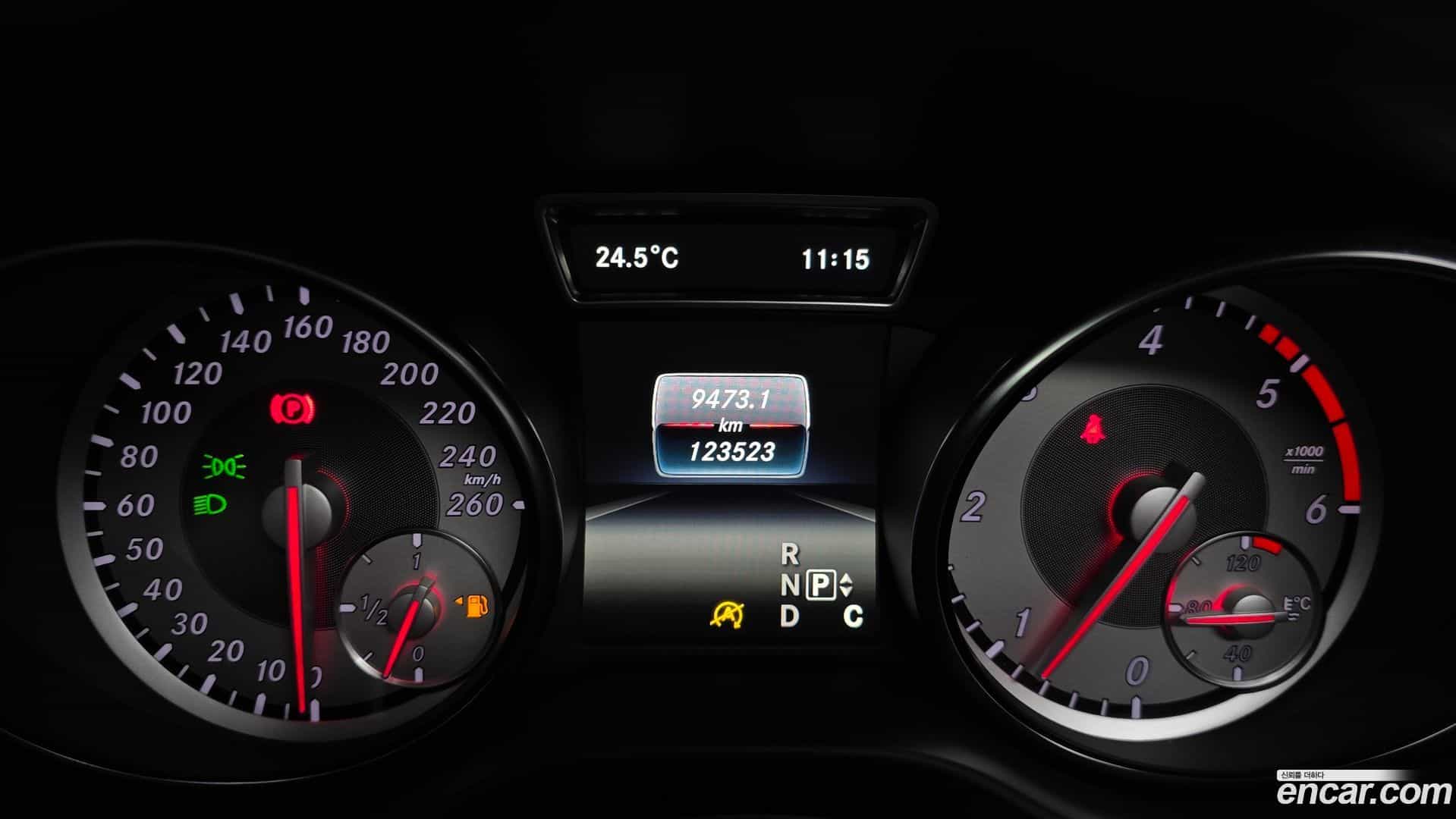 GLA-Class Mercedes-Benz 2016.4-INNER-008