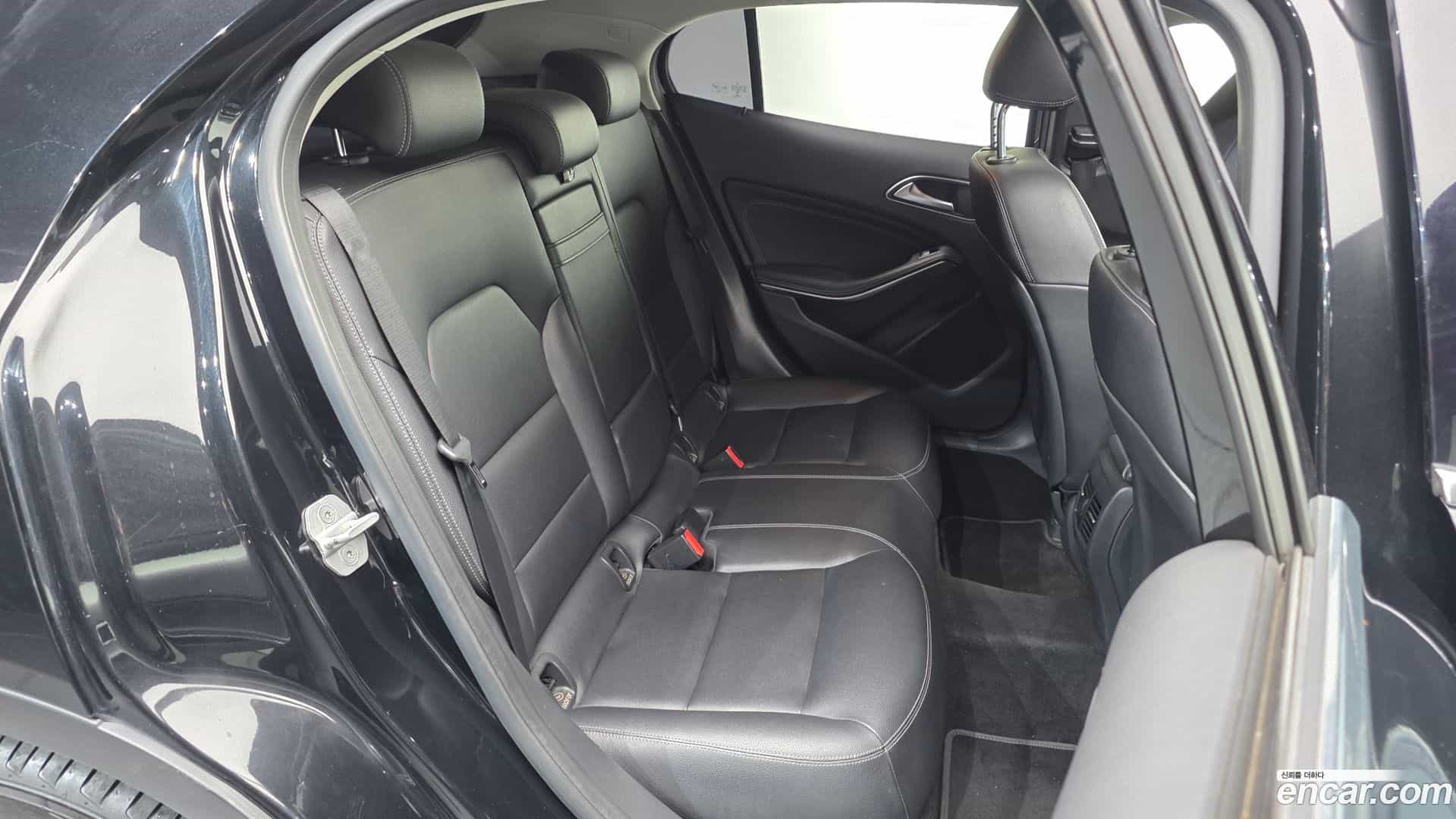 GLA-Class Mercedes-Benz 2016.4-OPTION-015