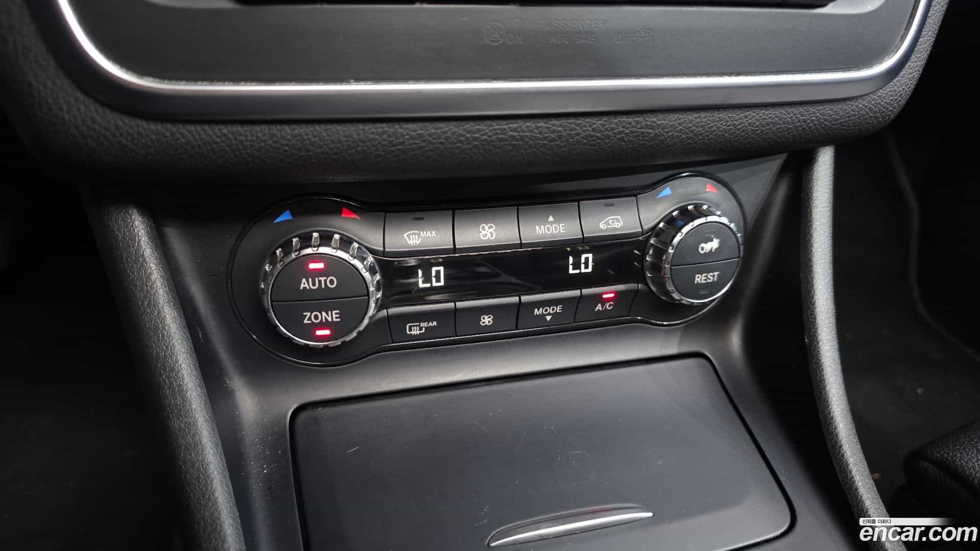 GLA-Class Mercedes-Benz 2016.4-OPTION-020