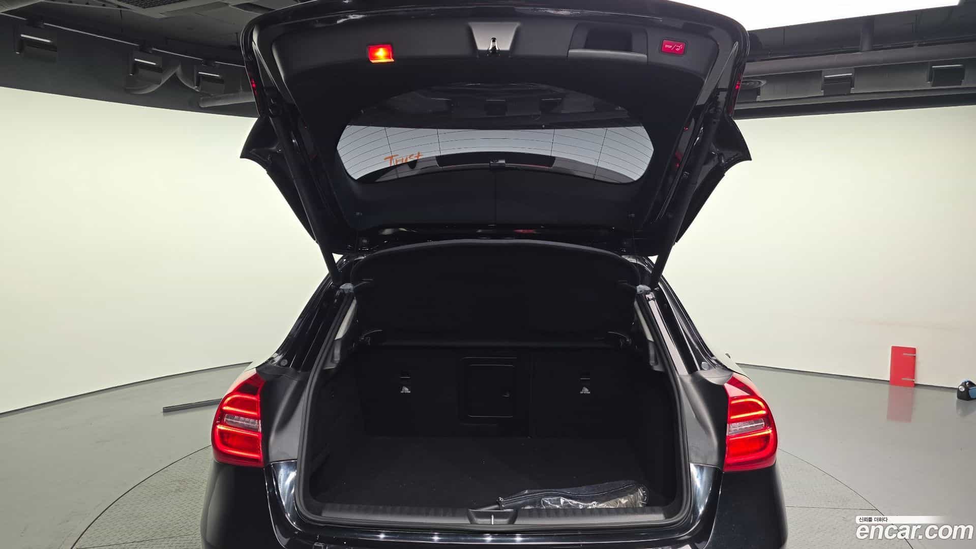 GLA-Class Mercedes-Benz 2016.4-OPTION-024