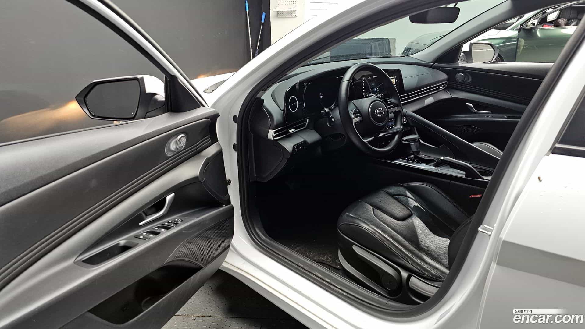 AVANTE Hyundai 2022.1-INNER-010