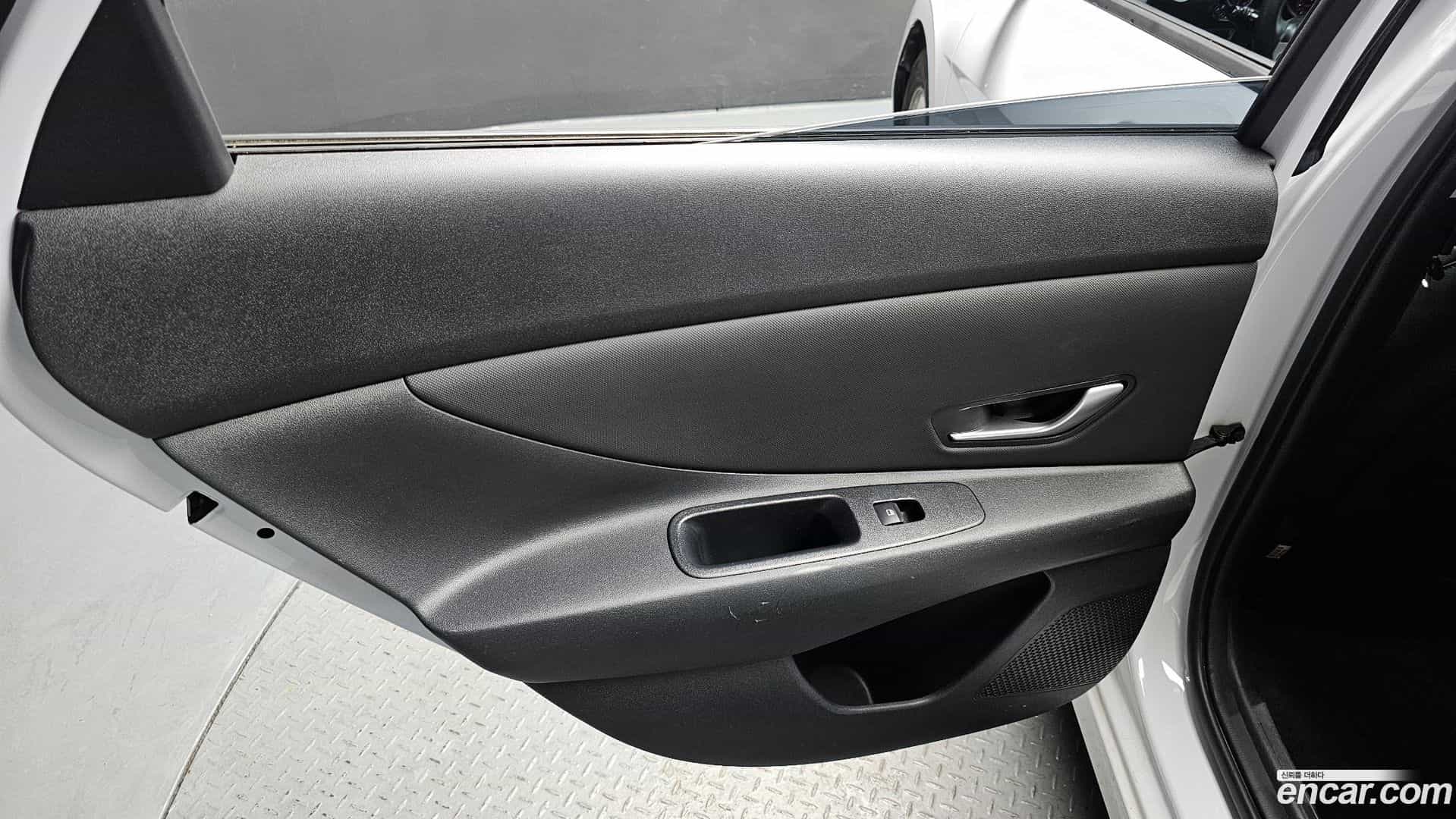 AVANTE Hyundai 2022.1-INNER-035