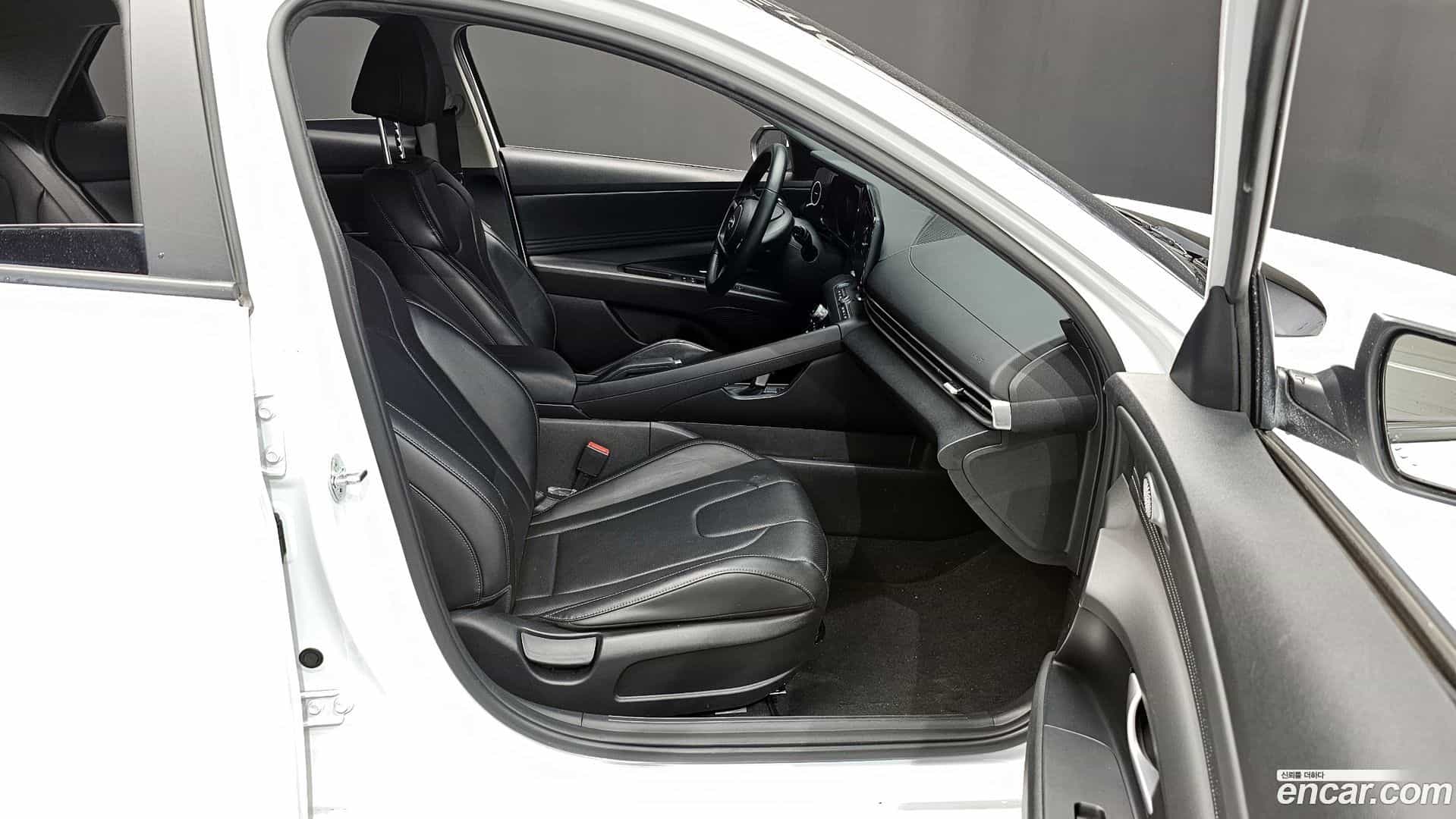 AVANTE Hyundai 2022.1-INNER-036