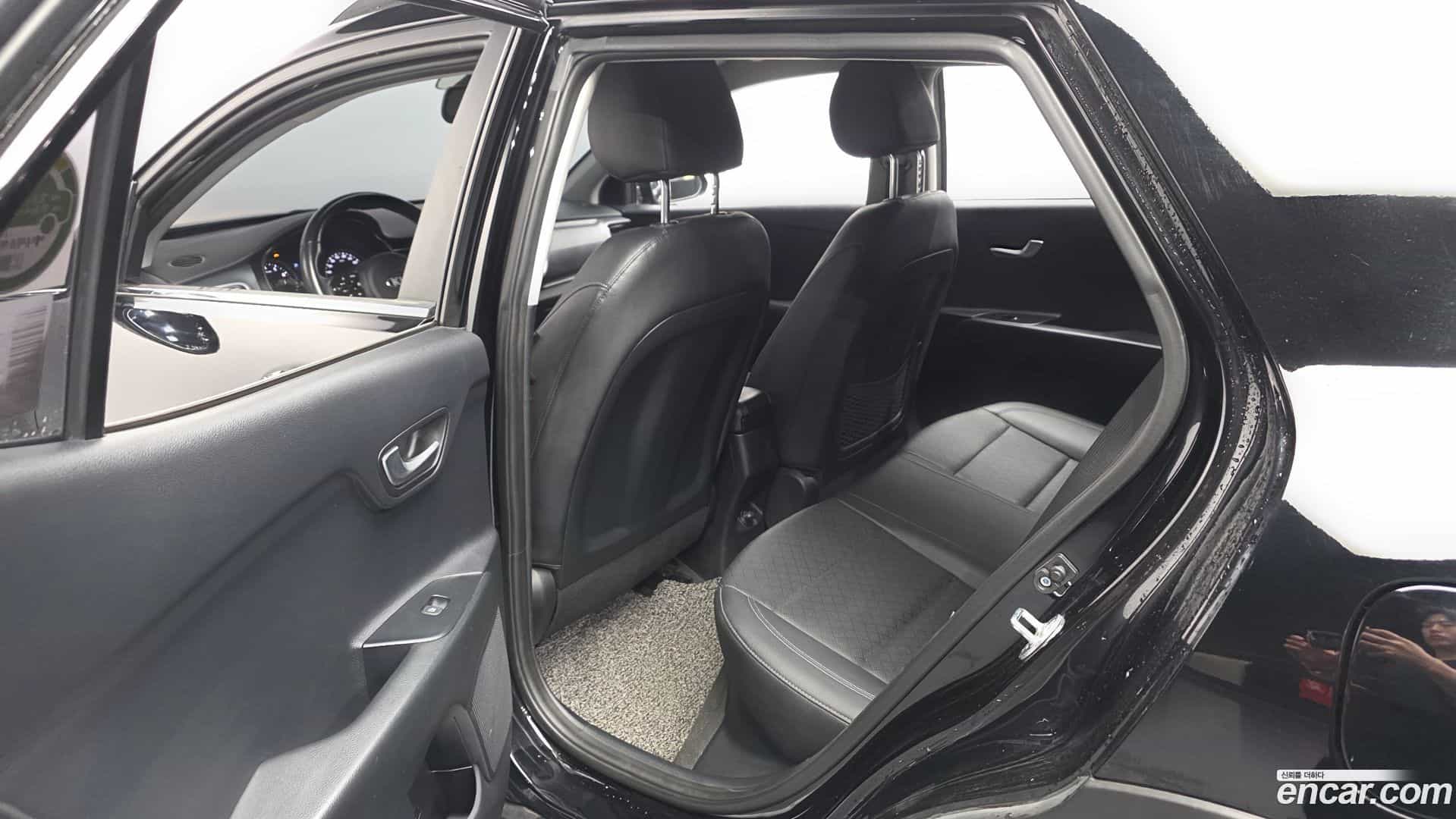 Stonic Kia 2020.5-INNER-036