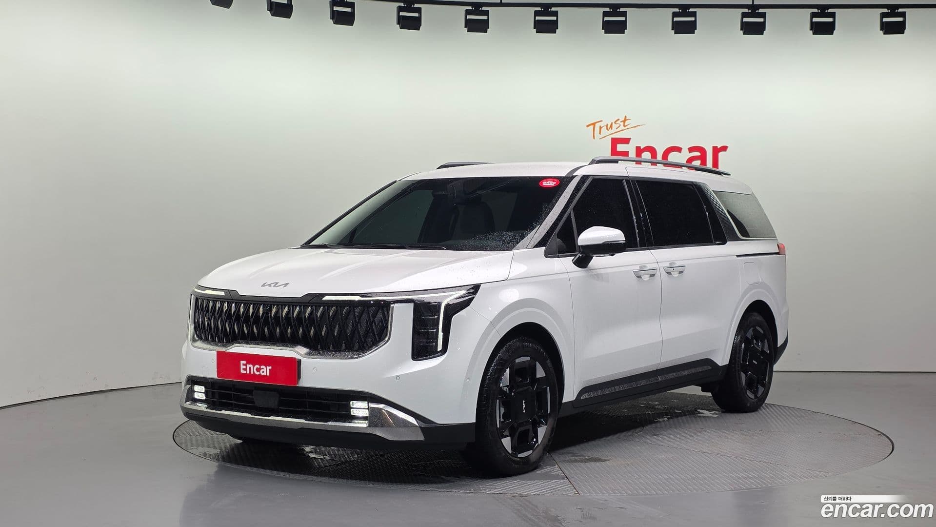 Main__Slider__Photo:Canival Kia 2025.4-0
