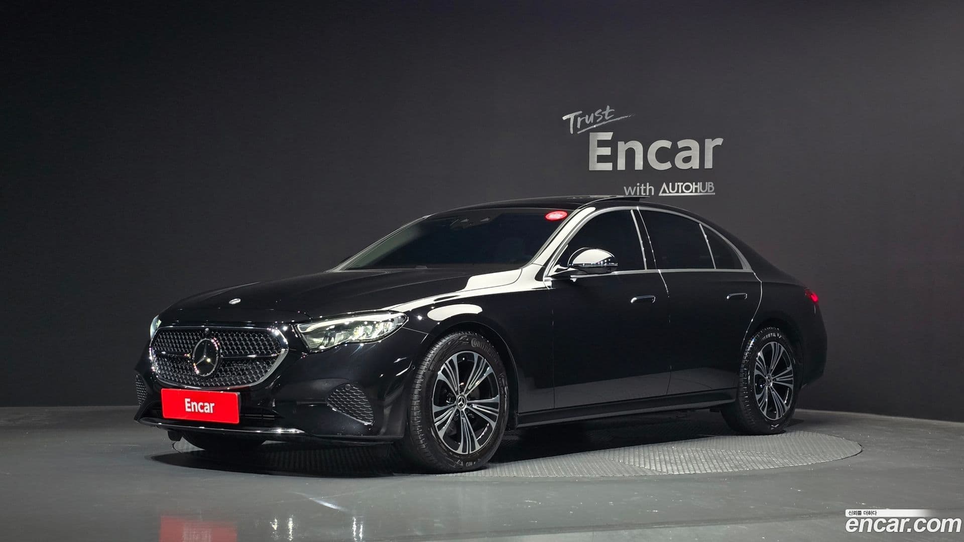Main__Slider__Photo:E-Class Mercedes-Benz 2025.5-0