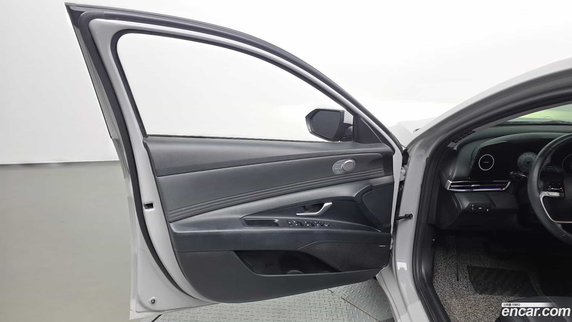 AVANTE Hyundai 2020.4-INNER-034