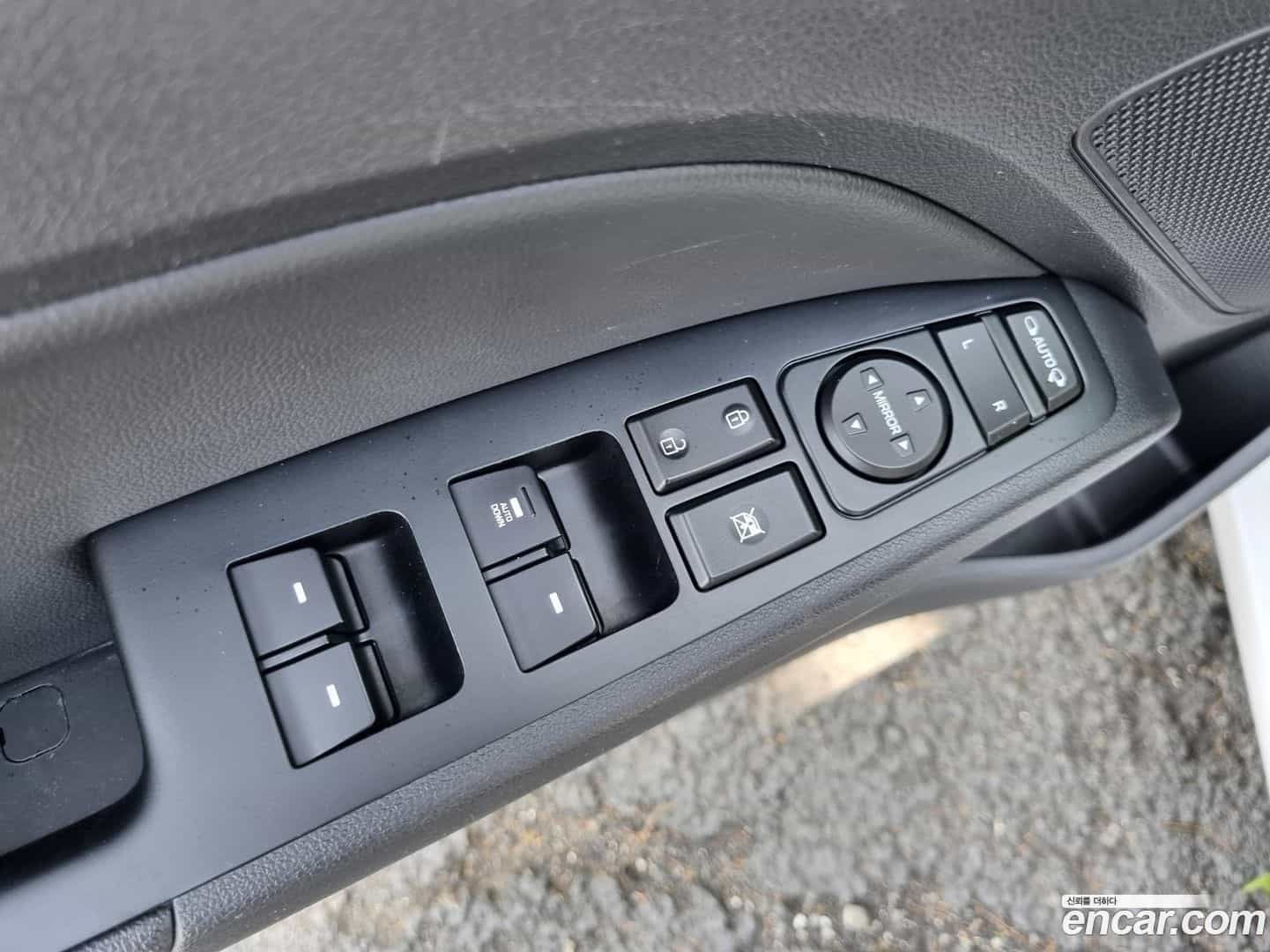 AVANTE Hyundai 2018.7-OPTION-015