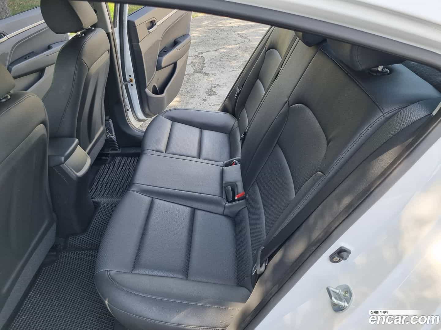 AVANTE Hyundai 2018.7-OPTION-018