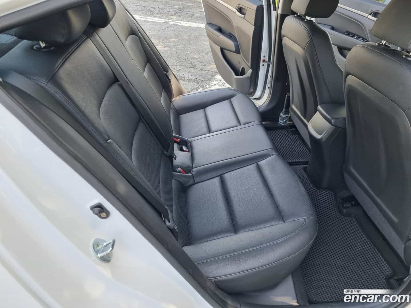 AVANTE Hyundai 2018.7-OPTION-019