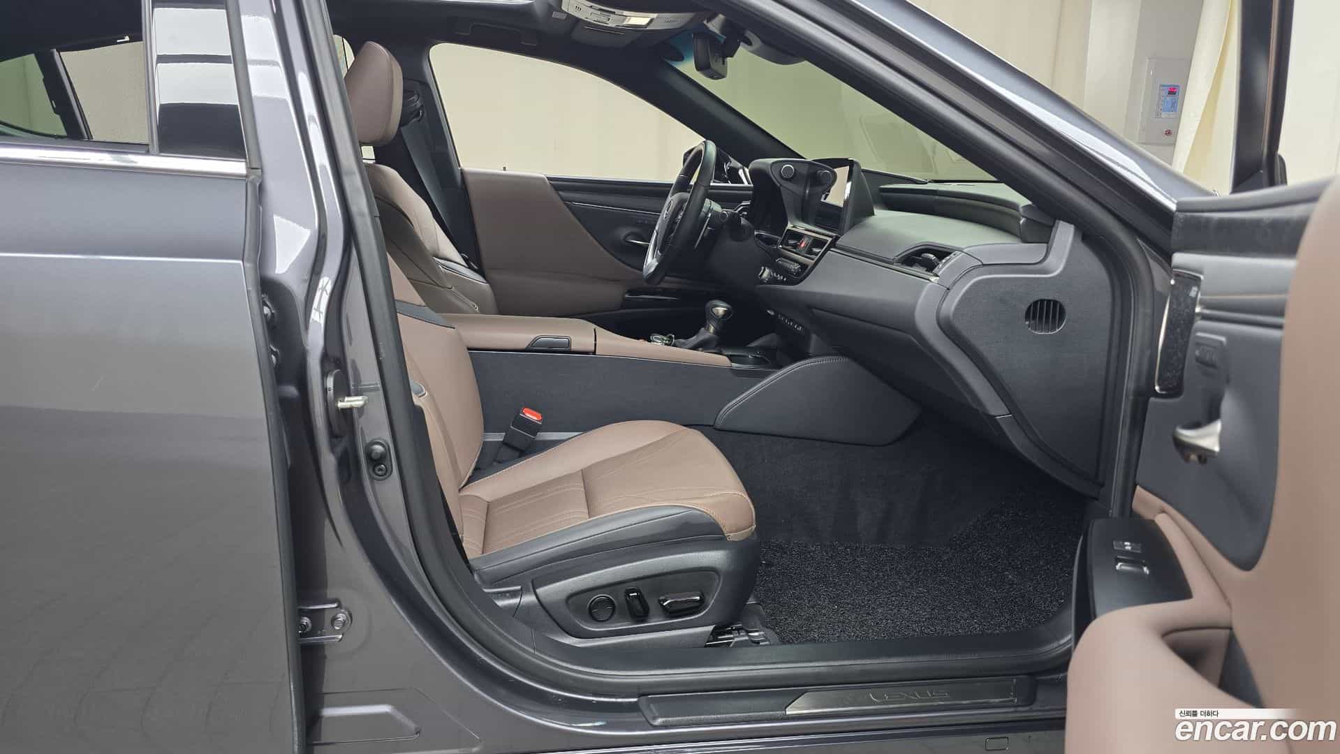 ES Lexus 2023.1-INNER-036