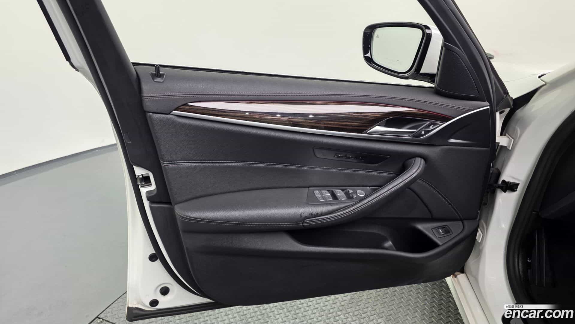 5-Series BMW 2022.8-INNER-034