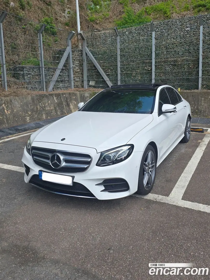 Main__Slider__Photo:E-Class Mercedes-Benz 2020.7-0