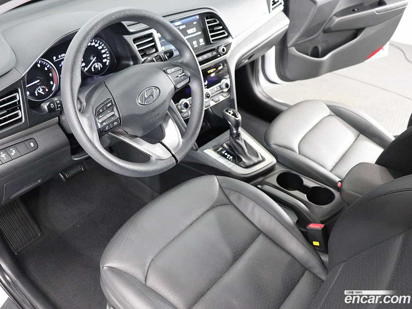 AVANTE Hyundai 2020.0-INNER-010