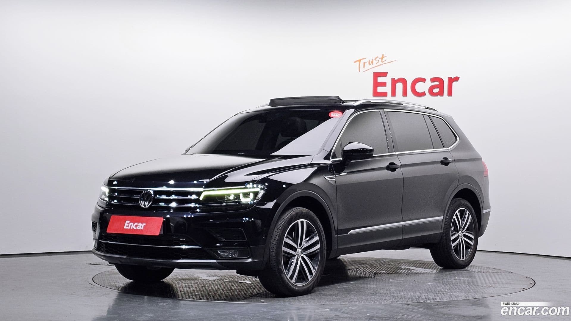 Main__Slider__Photo:Tiguan Volkswagen 2020.11-0