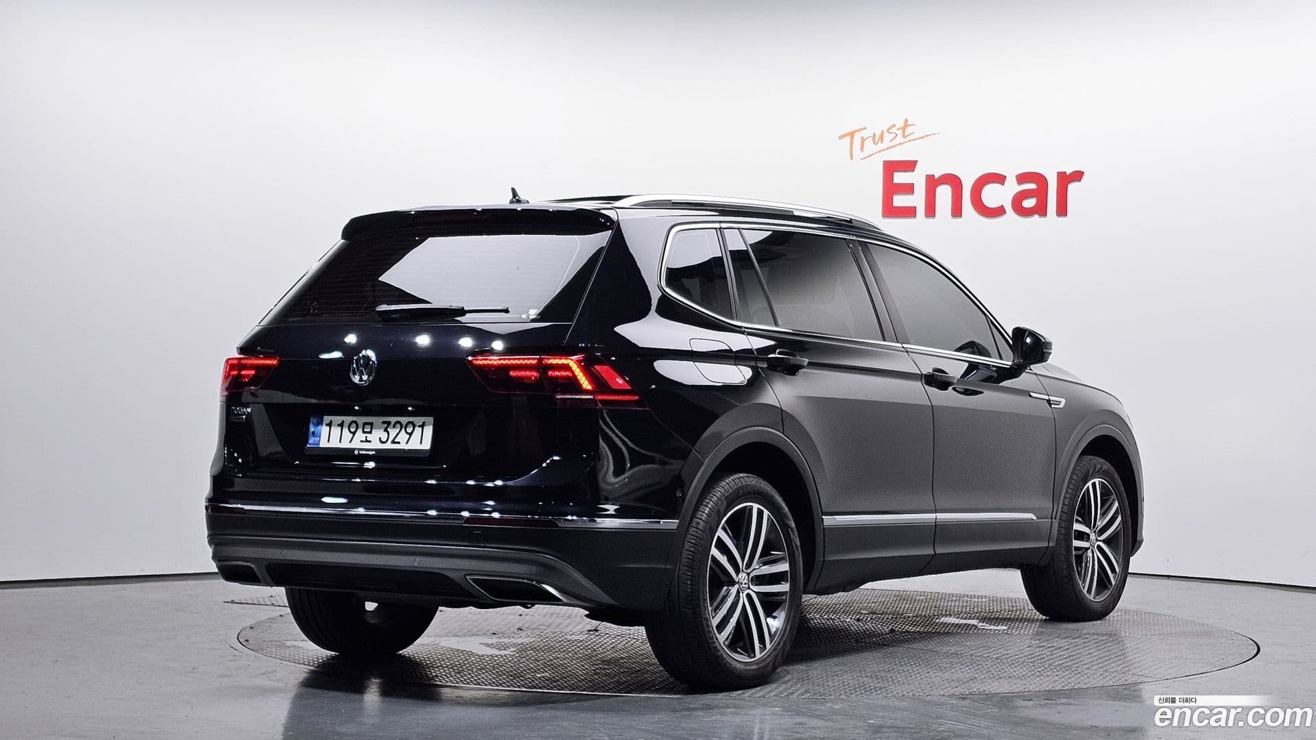 Main__Slider__Photo:Tiguan Volkswagen 2020.11-1