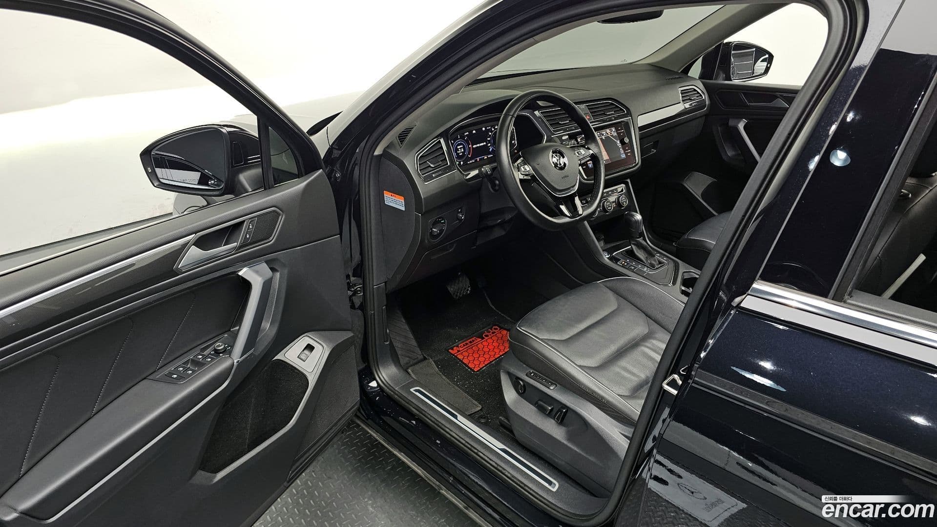 Main__Slider__Photo:Tiguan Volkswagen 2020.11-9
