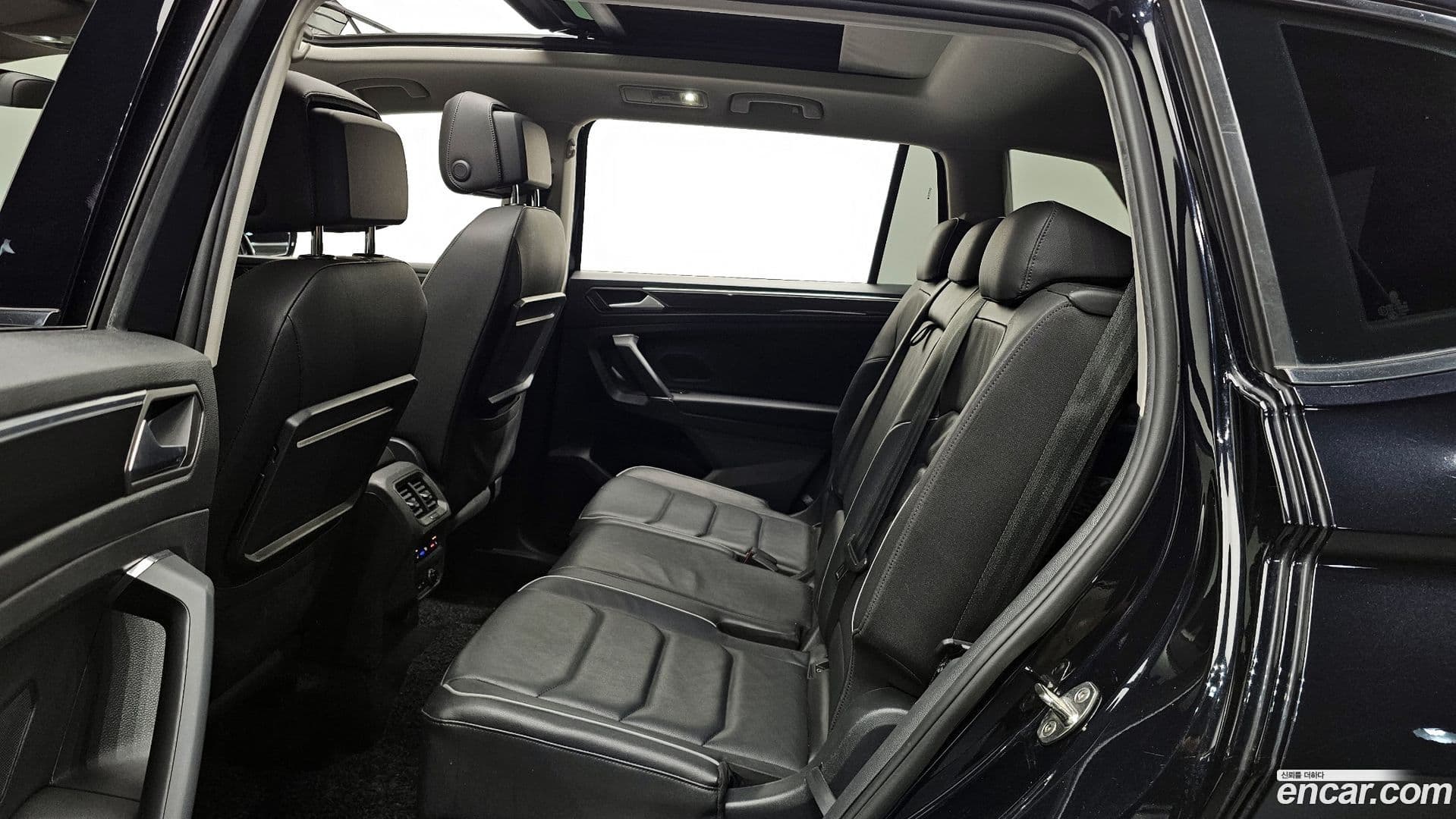 Main__Slider__Photo:Tiguan Volkswagen 2020.11-11