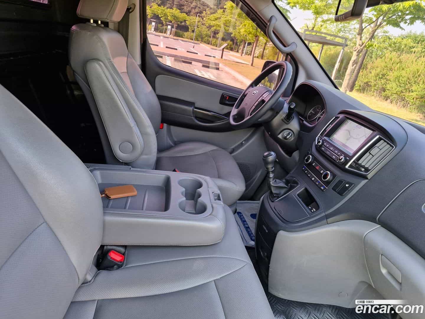Starex Hyundai 2016.10-INNER-007