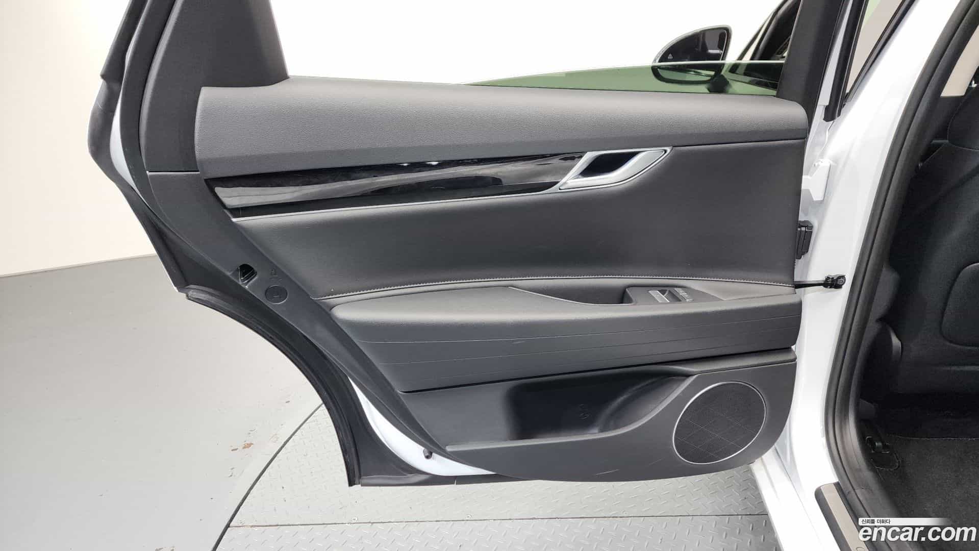 G80 Genesis 2022.10-INNER-035