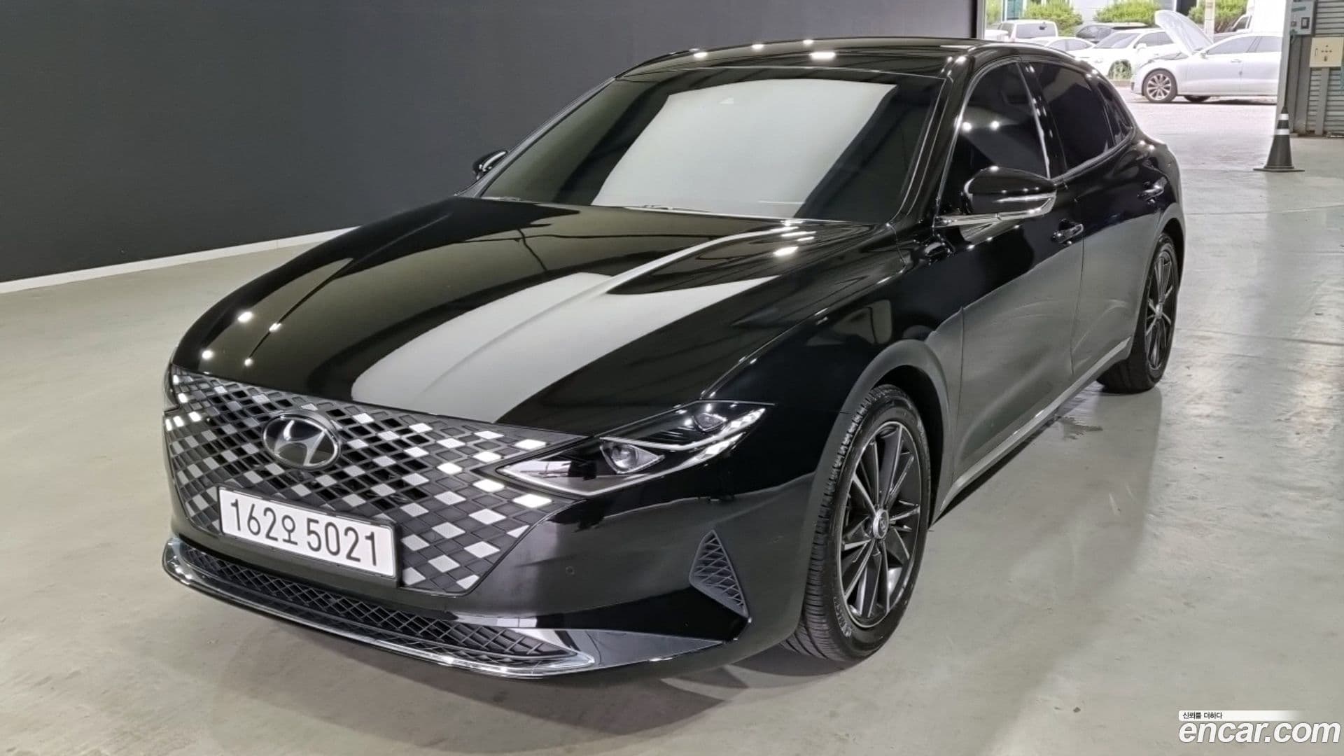 Main__Slider__Photo:Grandeur Hyundai 2022.6-0