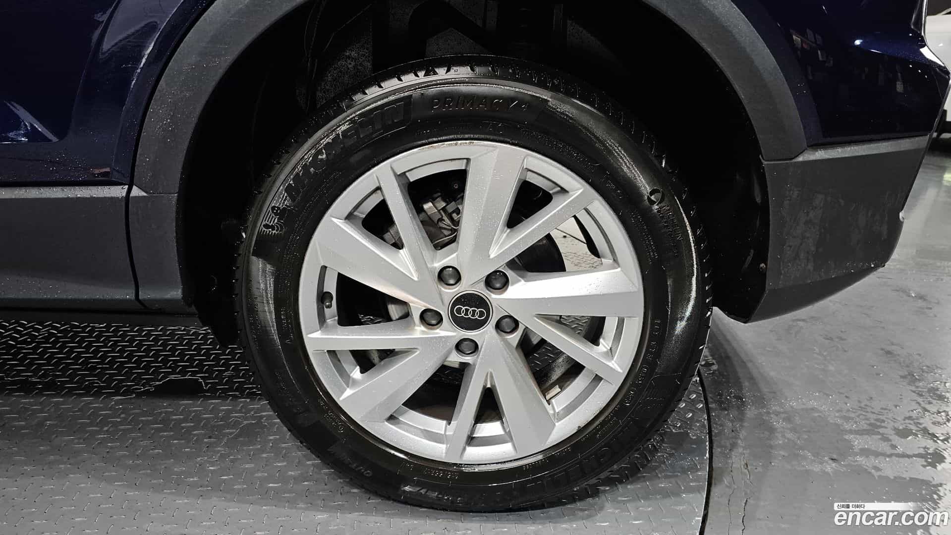 Q2 Audi 2023.11-OUTER-031