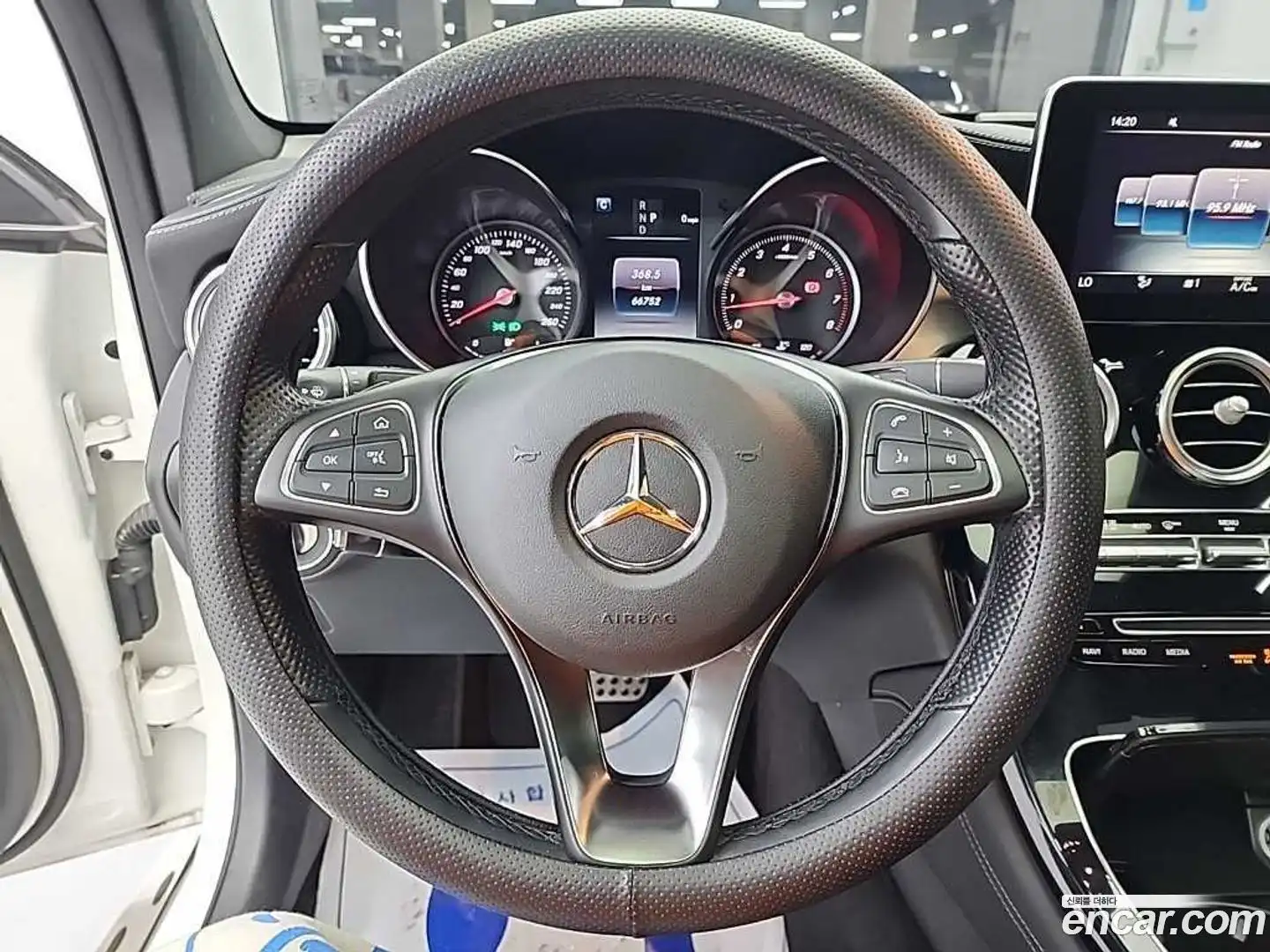 GLC-Class Mercedes-Benz 2019.3-INNER-009