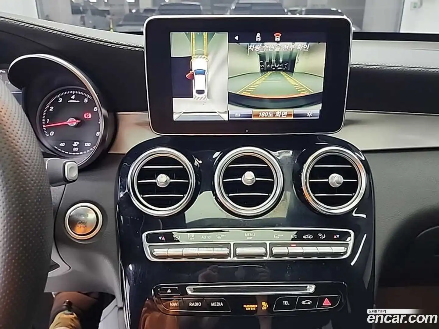 GLC-Class Mercedes-Benz 2019.3-INNER-010