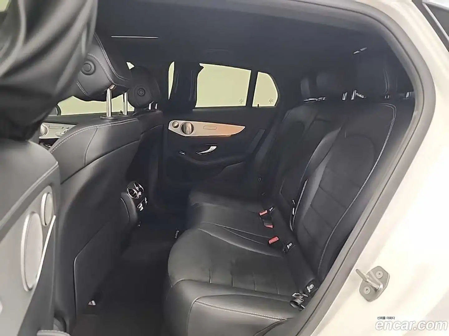 GLC-Class Mercedes-Benz 2019.3-OPTION-016