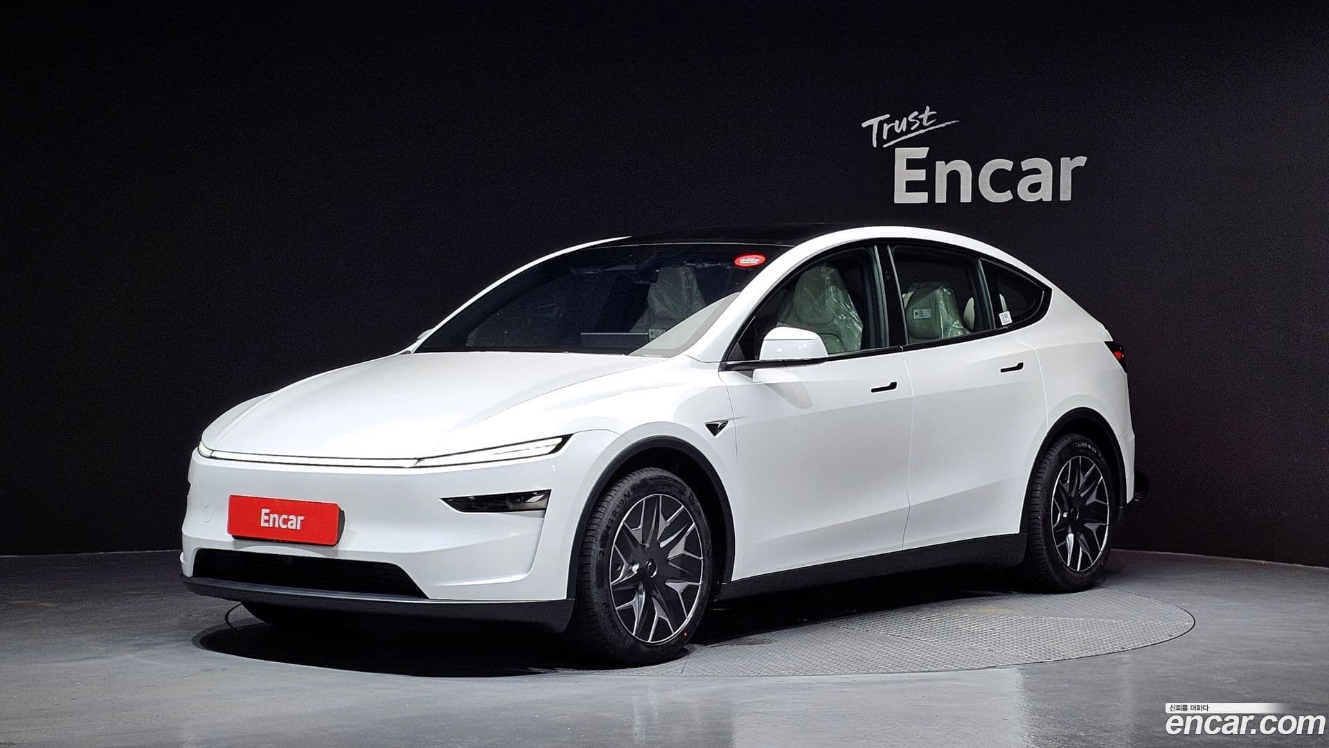 Main__Slider__Photo:Model Y Tesla 2026.4-0