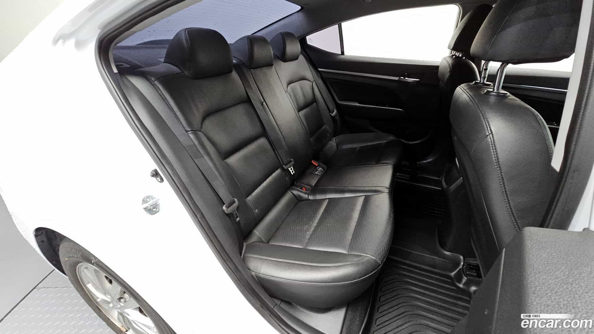 AVANTE Hyundai 2018.8-OPTION-015
