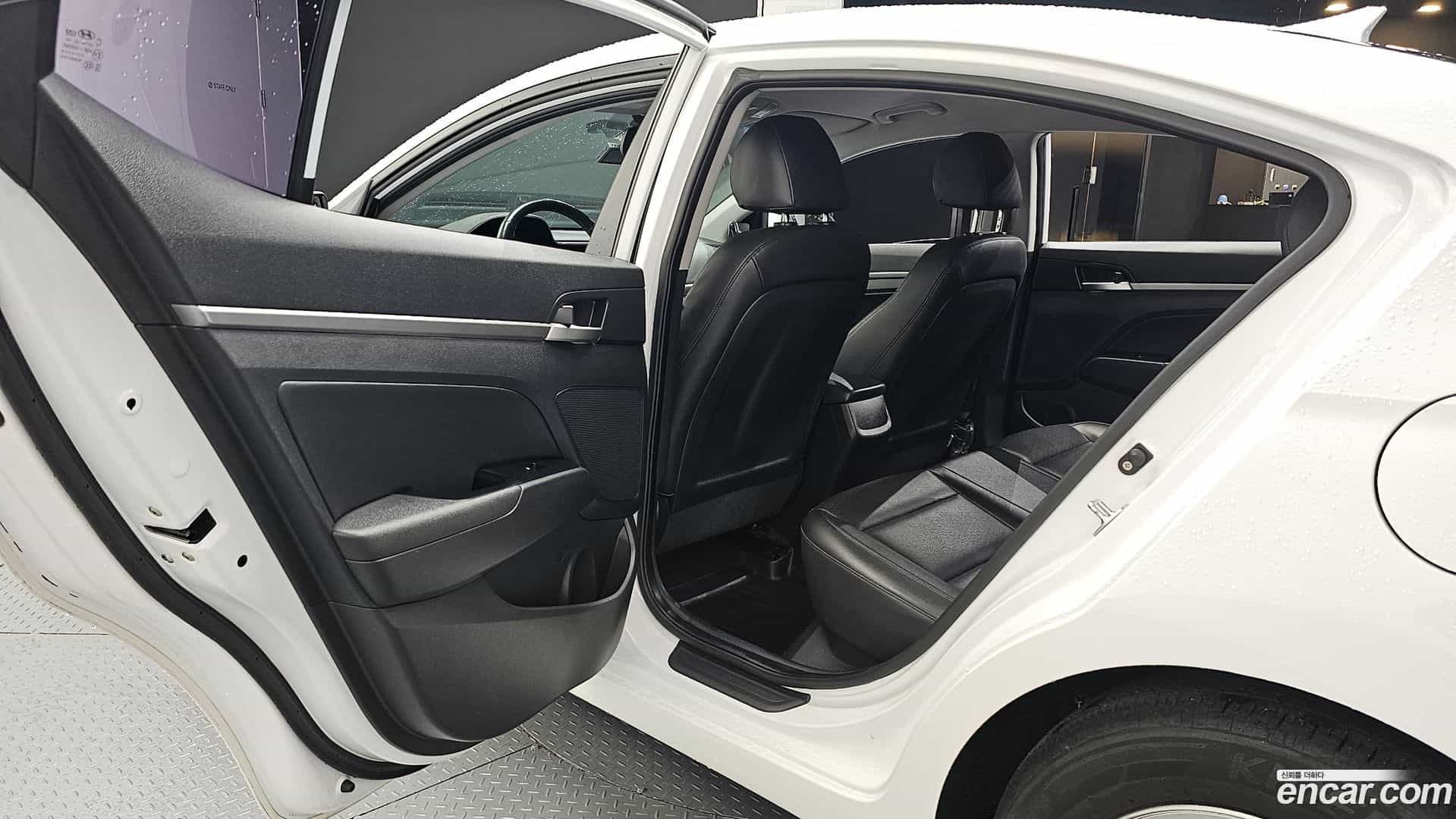 AVANTE Hyundai 2018.8-OPTION-016