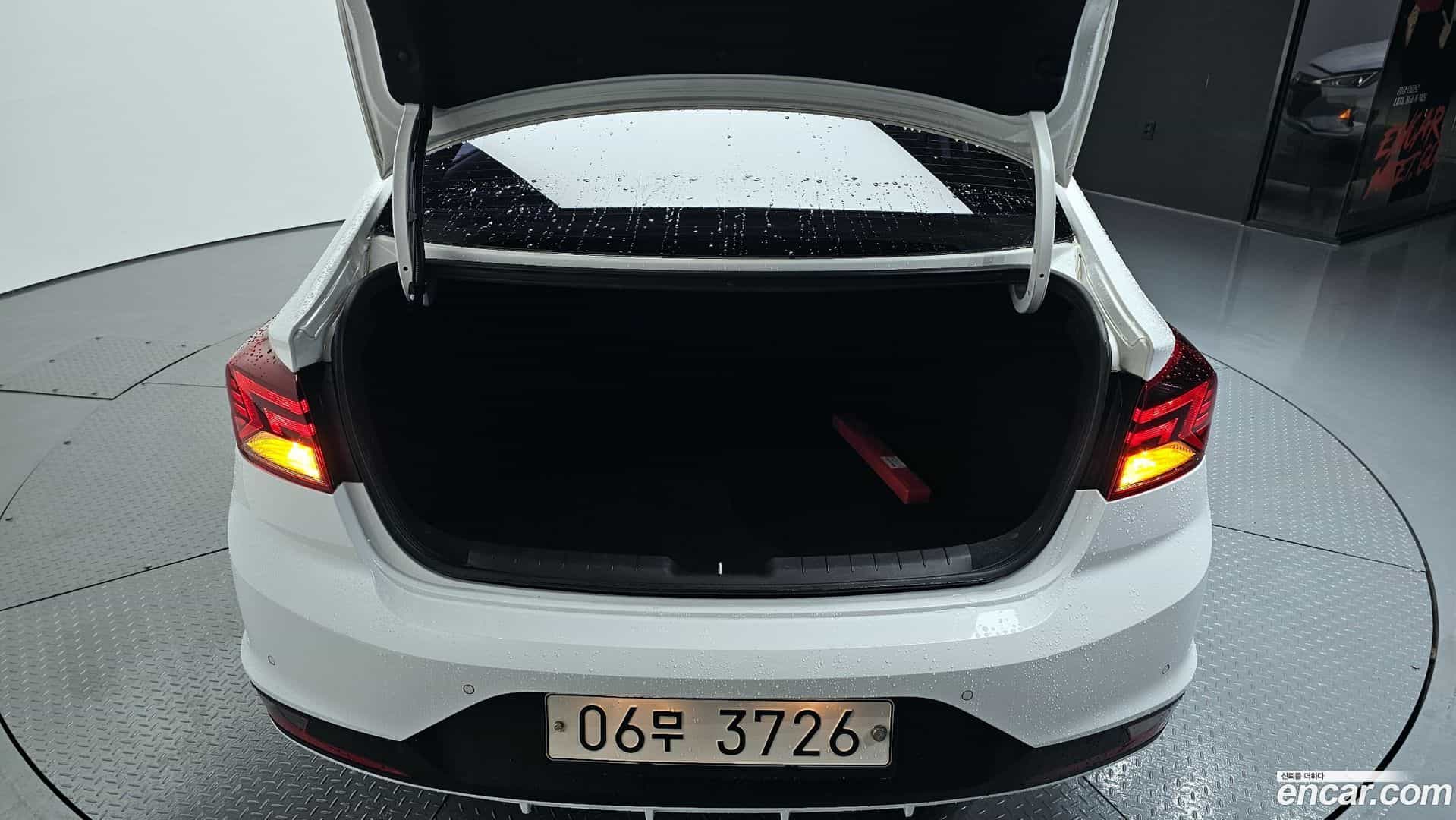 AVANTE Hyundai 2018.8-OPTION-024