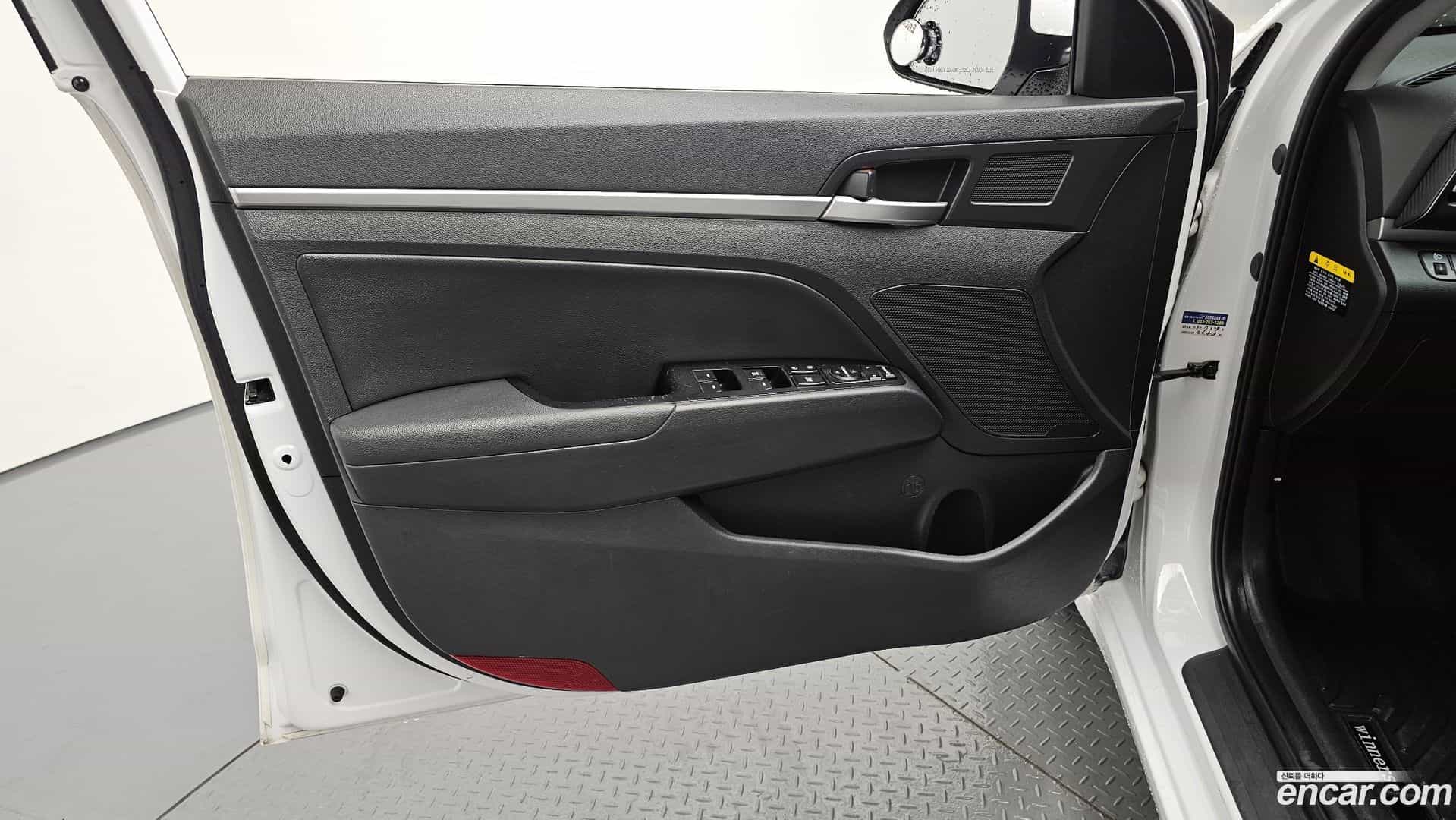 AVANTE Hyundai 2018.8-INNER-034