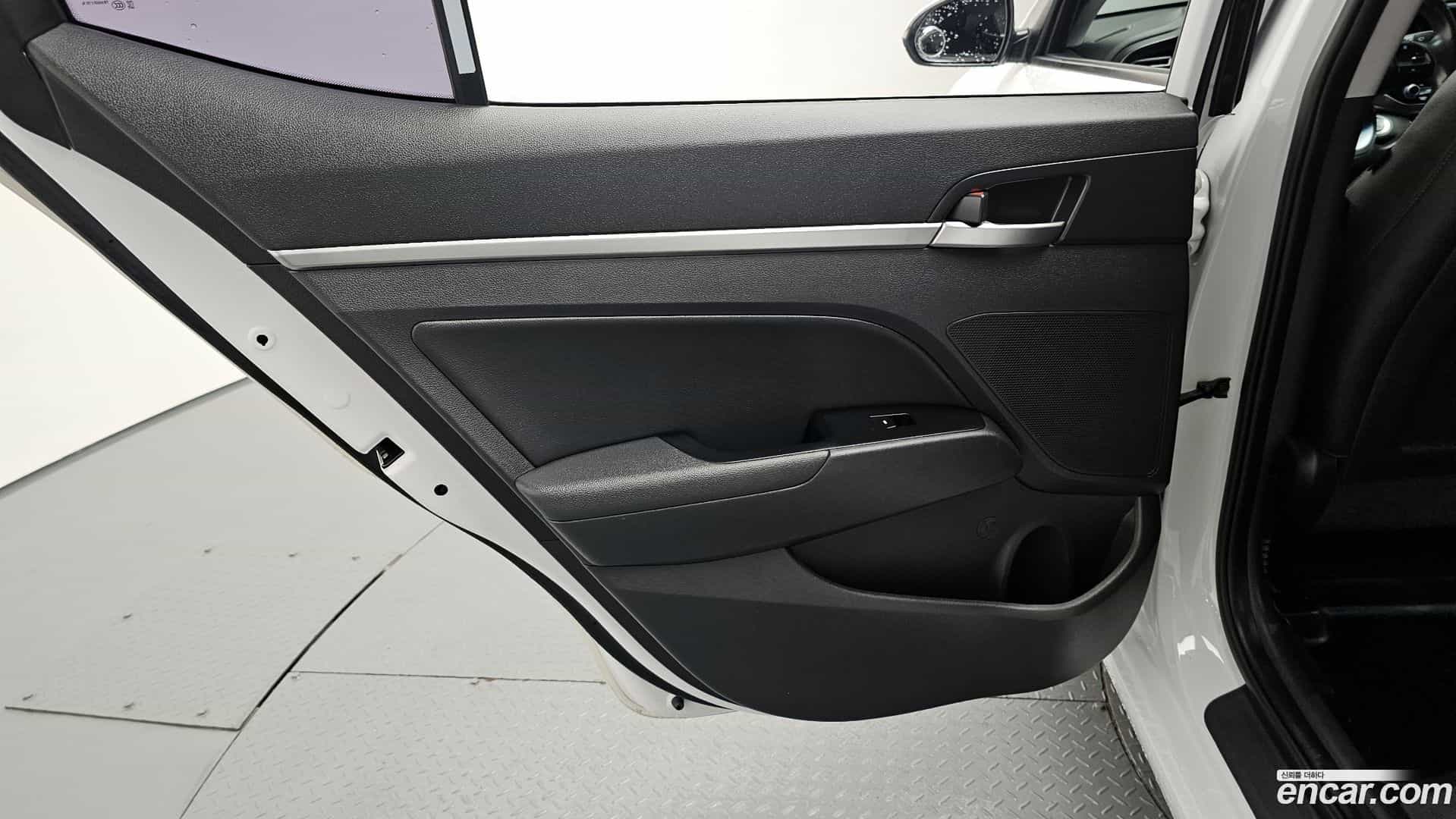 AVANTE Hyundai 2018.8-INNER-035