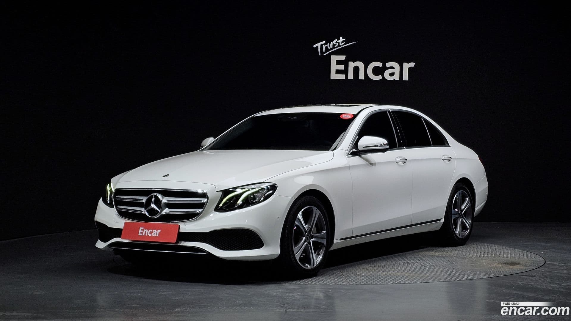 Main__Slider__Photo:E-Class Mercedes-Benz 2019.6-0