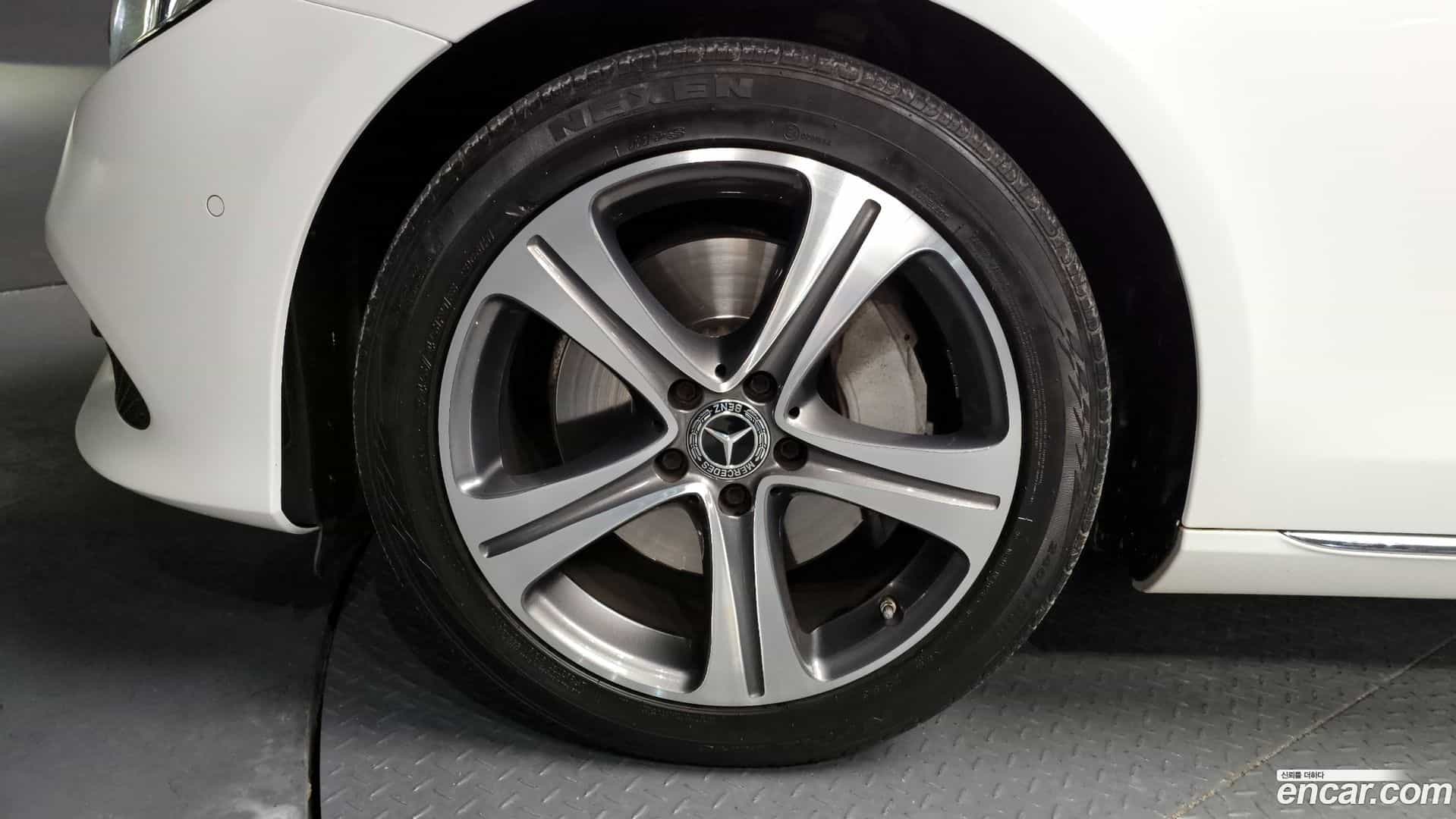 E-Class Mercedes-Benz 2019.6-OUTER-005