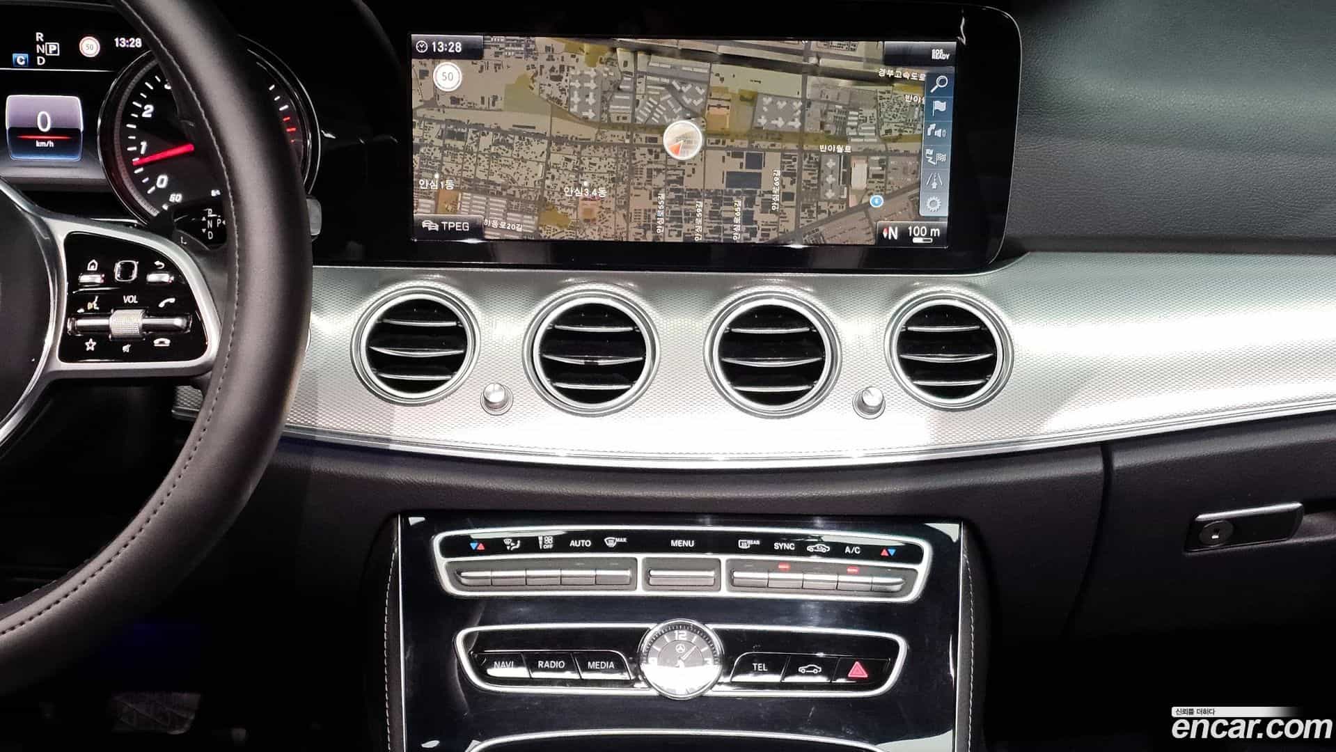 E-Class Mercedes-Benz 2019.6-OPTION-019