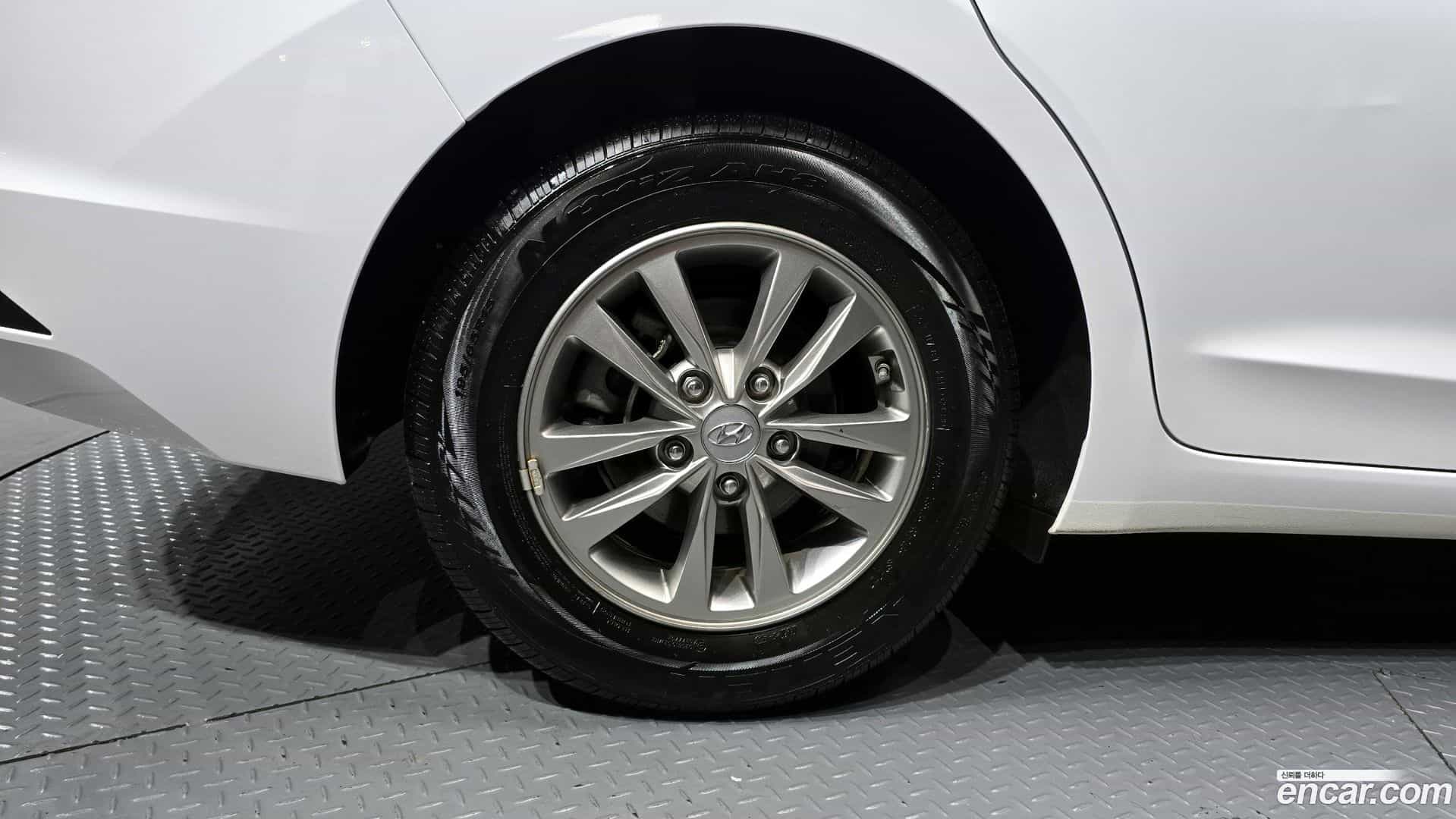 AVANTE Hyundai 2019.10-OUTER-005