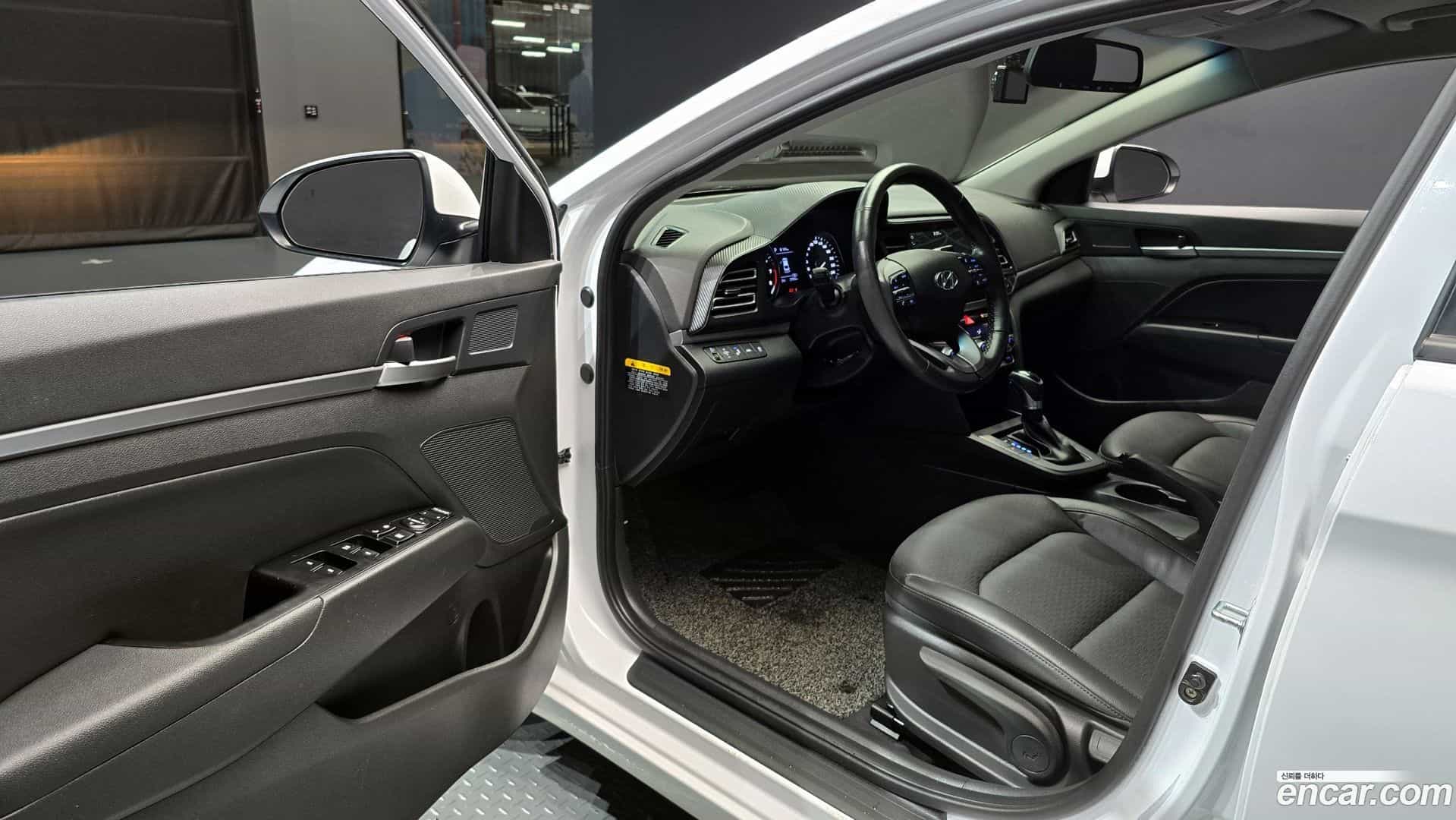 AVANTE Hyundai 2019.10-INNER-010